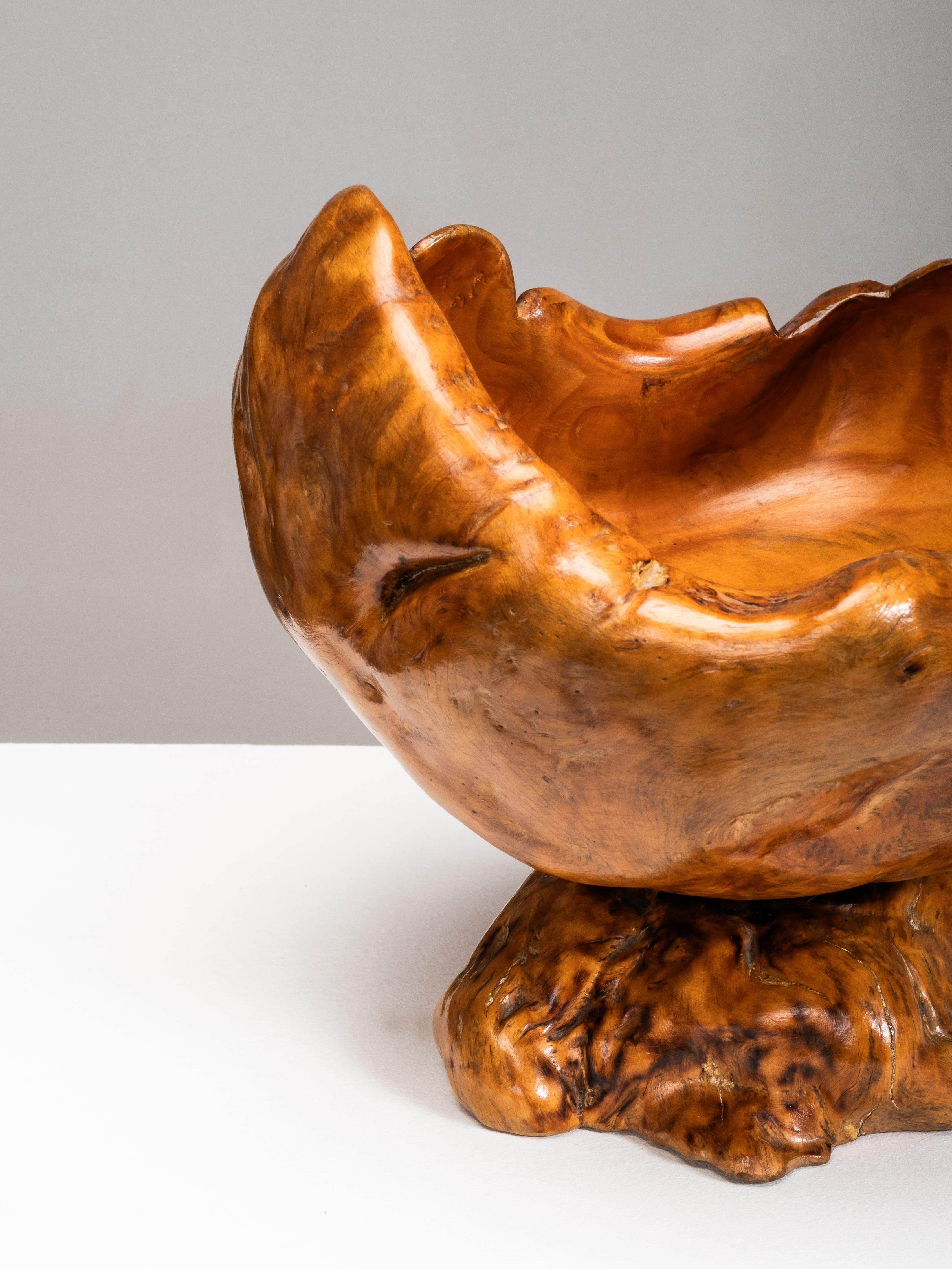 Metà XX secolo Grande ciotola in legno di radica della metà del secolo, Finlandia, 1954 in vendita