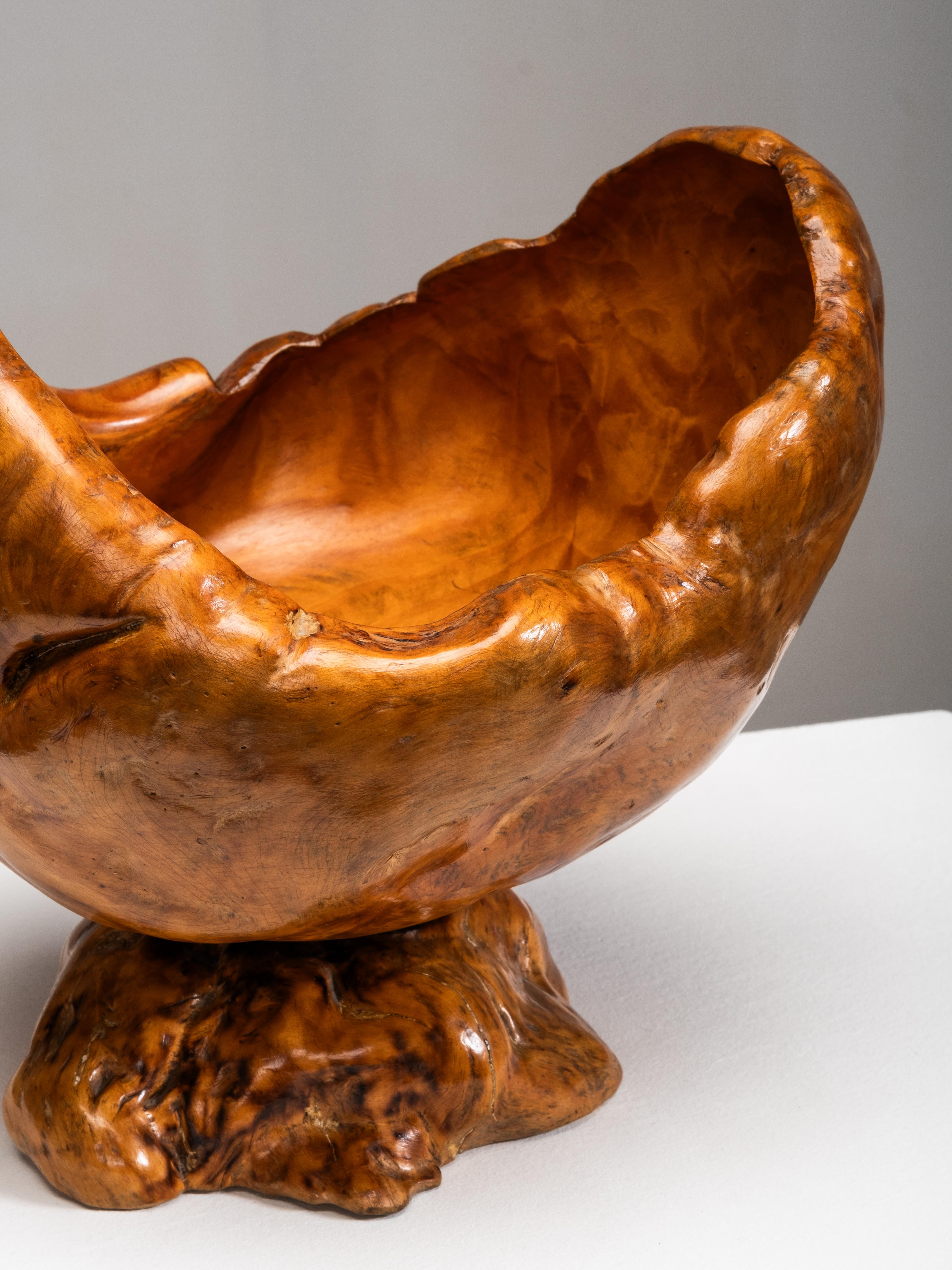 Nodo Grande ciotola in legno di radica della metà del secolo, Finlandia, 1954 in vendita