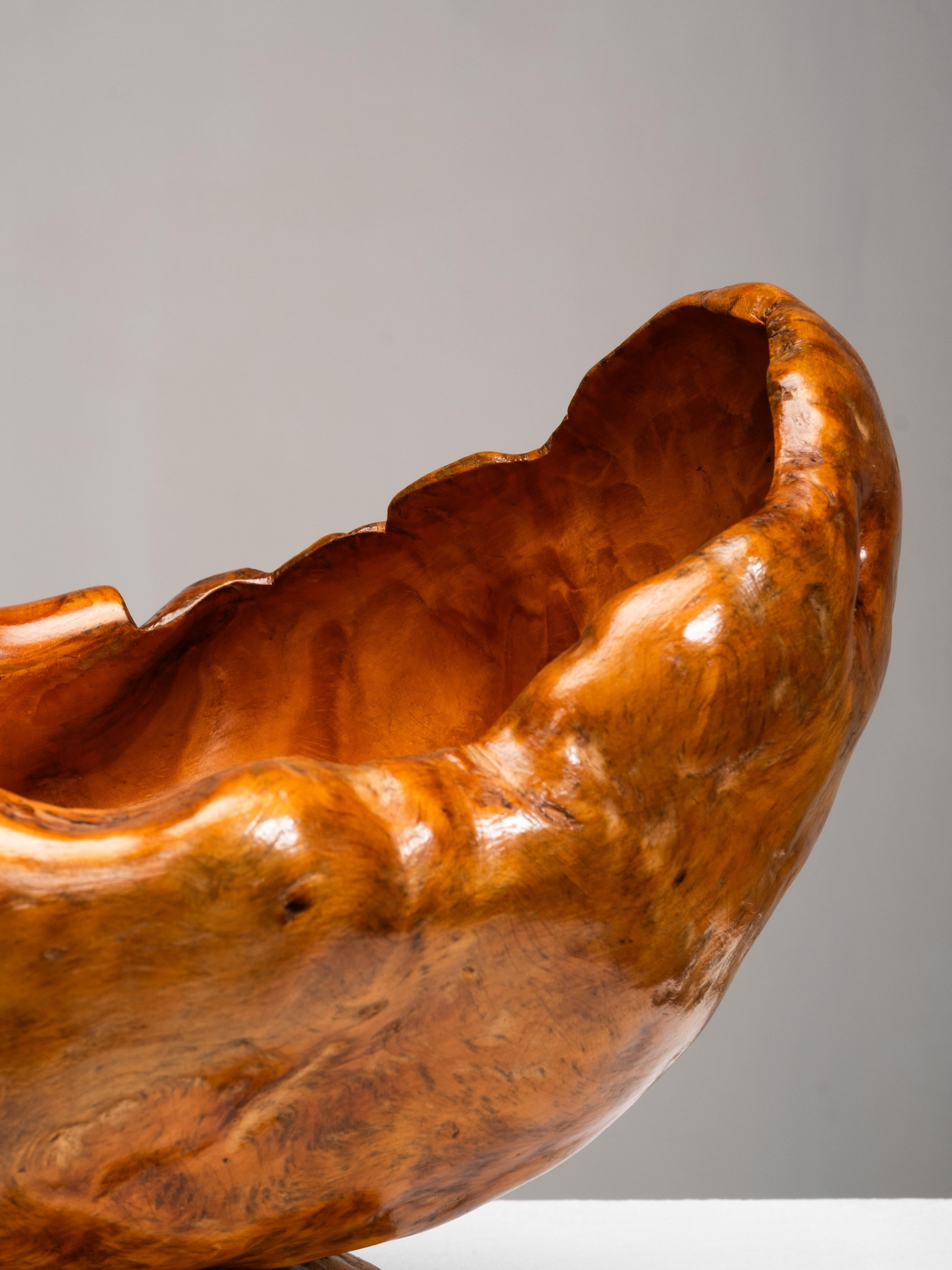Grande ciotola in legno di radica della metà del secolo, Finlandia, 1954 in vendita 2