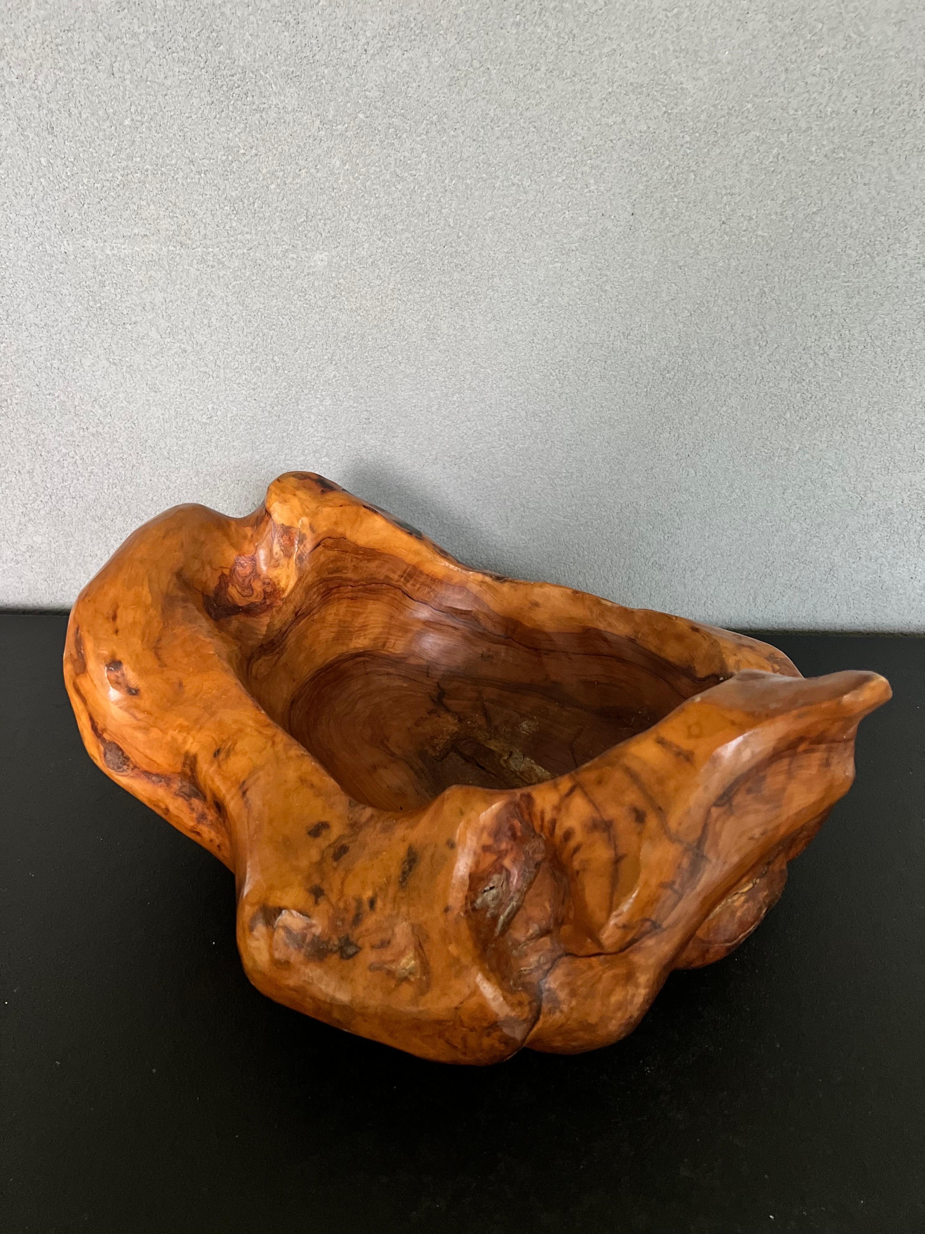 Stunning large hand-carved free form burl wood centerpiece/bowl. This piece it’s not only big and gorgeous it’s art made in a form of q bowl. It would be a statement piece in any room of your home. 
If you like unique decor this piece is for you  