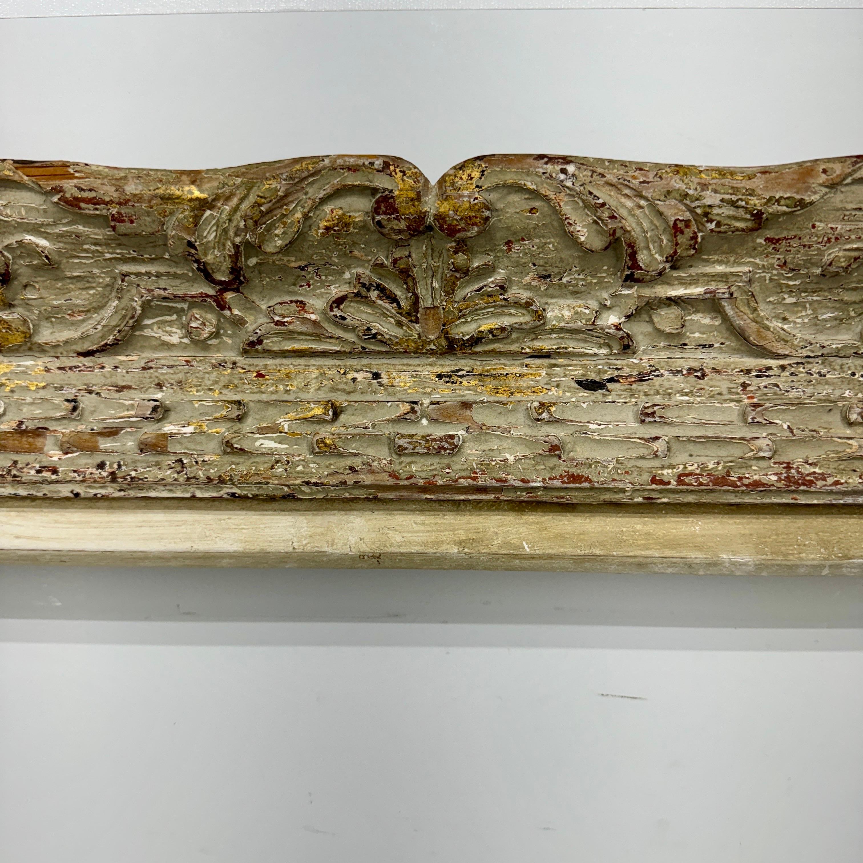 Großer geschnitzter, bemalter Mid-Century-Bilderrahmen aus Holz  (20. Jahrhundert) im Angebot