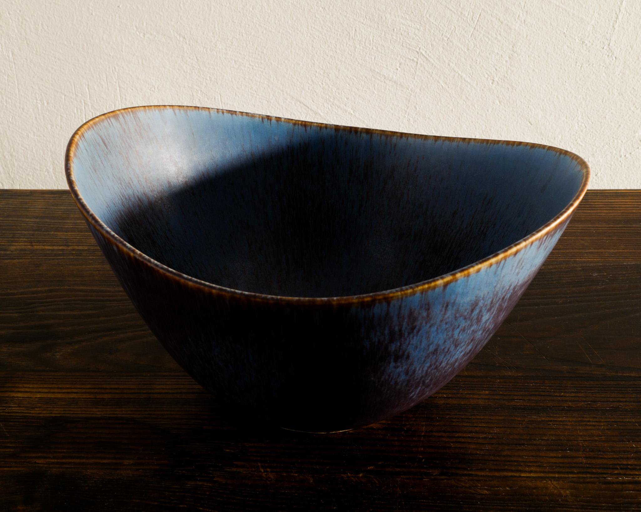 Large Mid Century Ceramic Bowl by Gunnar Nylund for Rörstrand Sweden 1950s  In Good Condition For Sale In Stockholm, SE