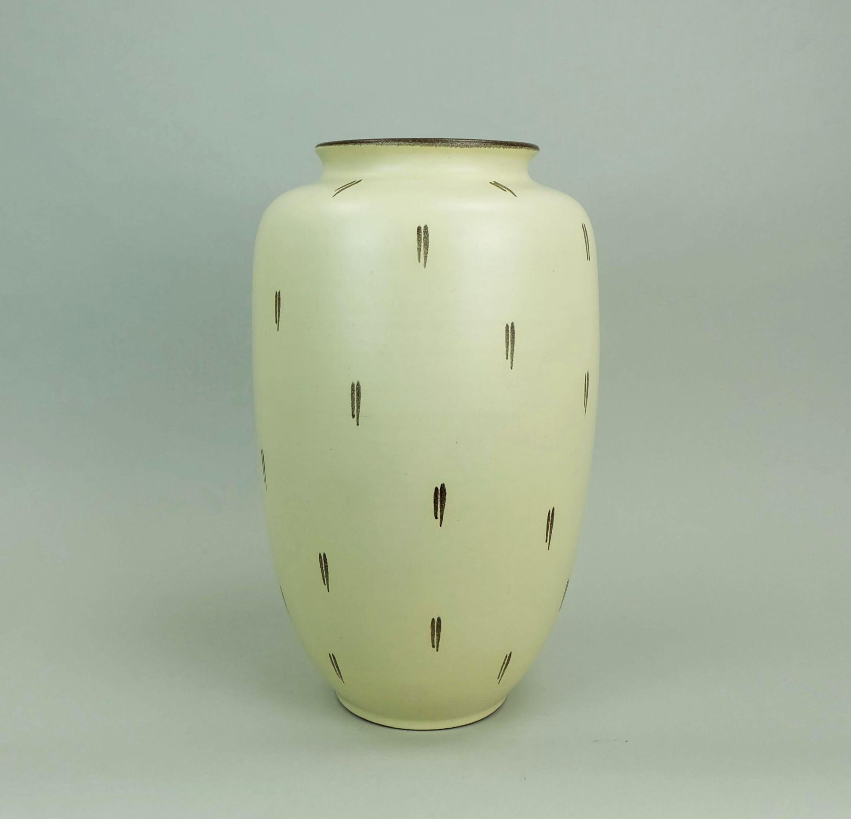 Metà XX secolo grande vaso da terra in ceramica del 1950 di Fritz Van Daalen, modello No. 81/10A in vendita