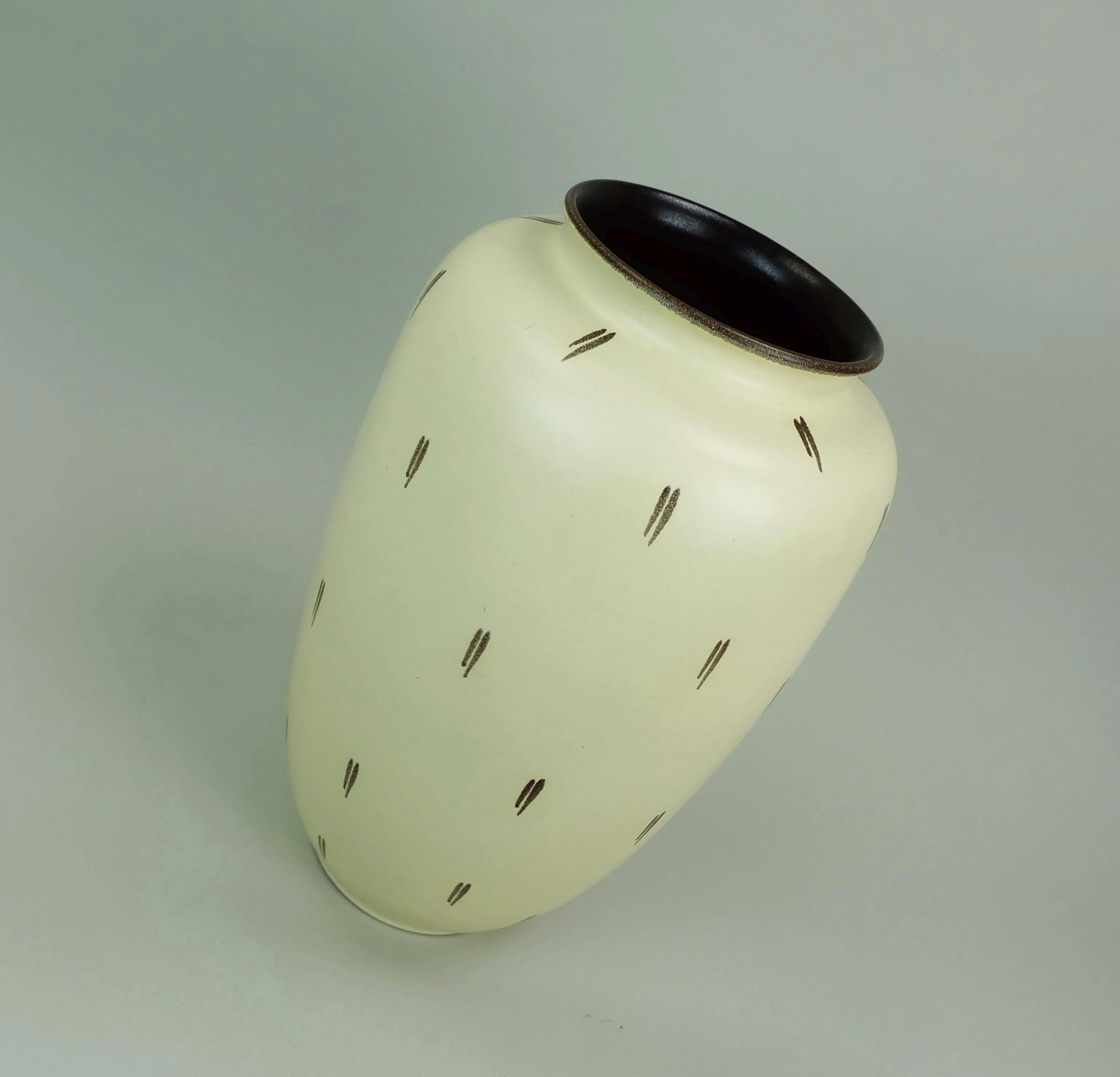 grande vaso da terra in ceramica del 1950 di Fritz Van Daalen, modello No. 81/10A in vendita 1