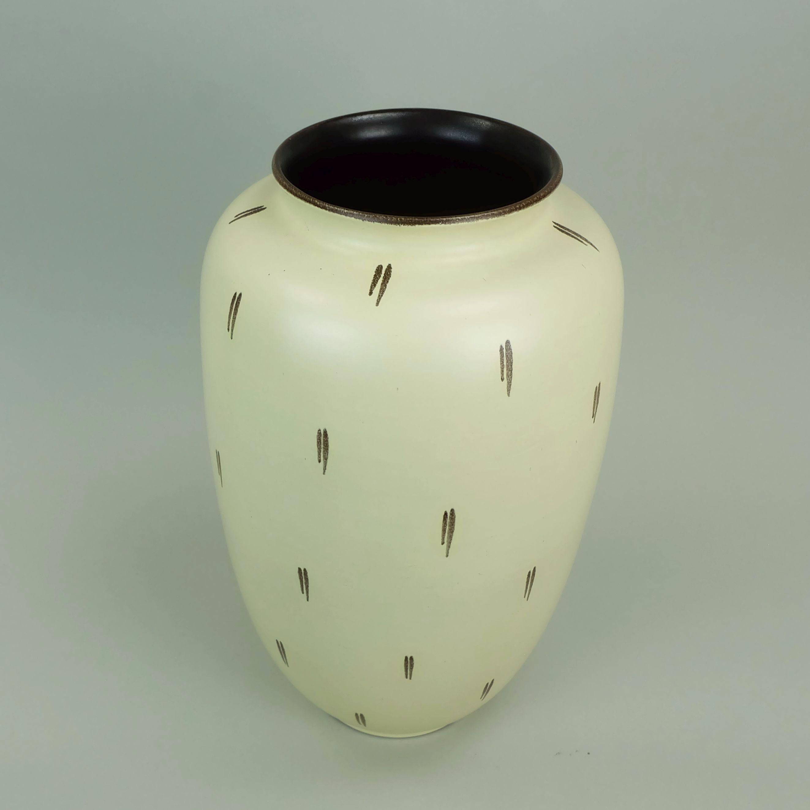 grande vaso da terra in ceramica del 1950 di Fritz Van Daalen, modello No. 81/10A in vendita 2