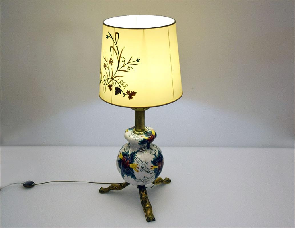 Large mid-century ceramic lamp (97 cm) with floral decoration, 1950s In Excellent Condition For Sale In Parma, IT