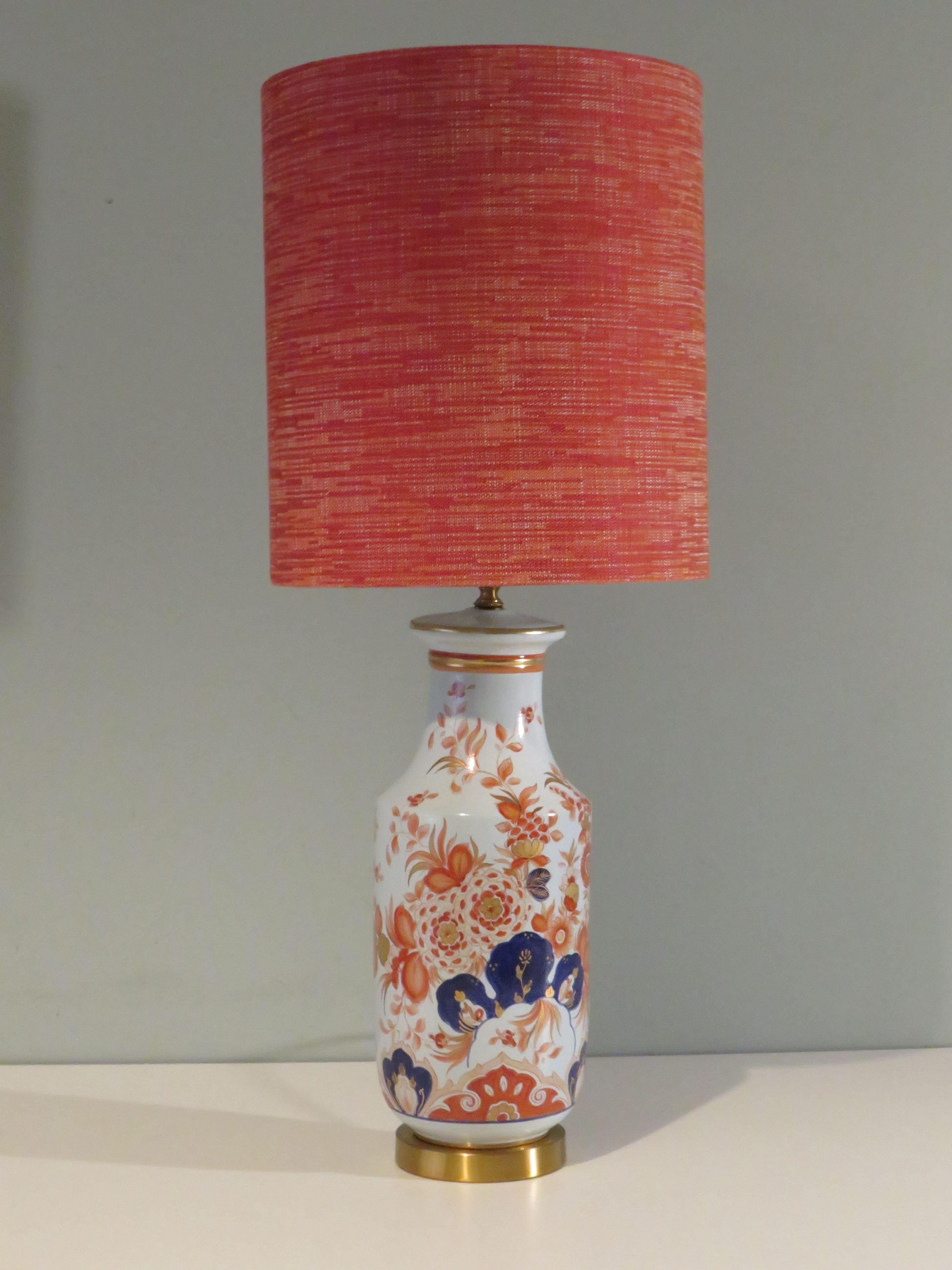 Japonisme Large Mid century ceramic table lamp with Imari inspired motif. For Sale