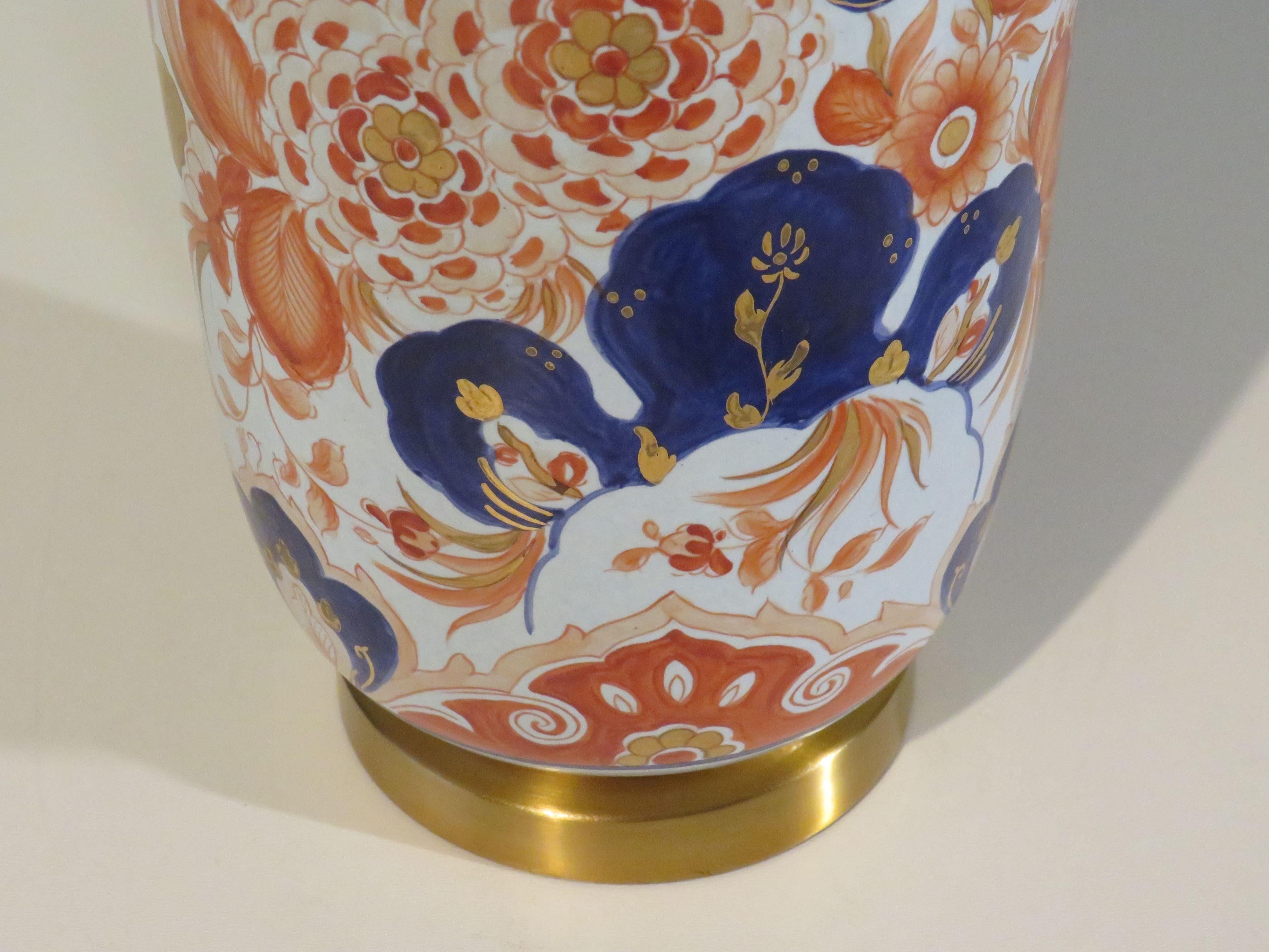 Große Tischlampe aus Keramik aus der Mitte des Jahrhunderts mit Imari-inspiriertem Motiv. im Zustand „Gut“ im Angebot in Herentals, BE