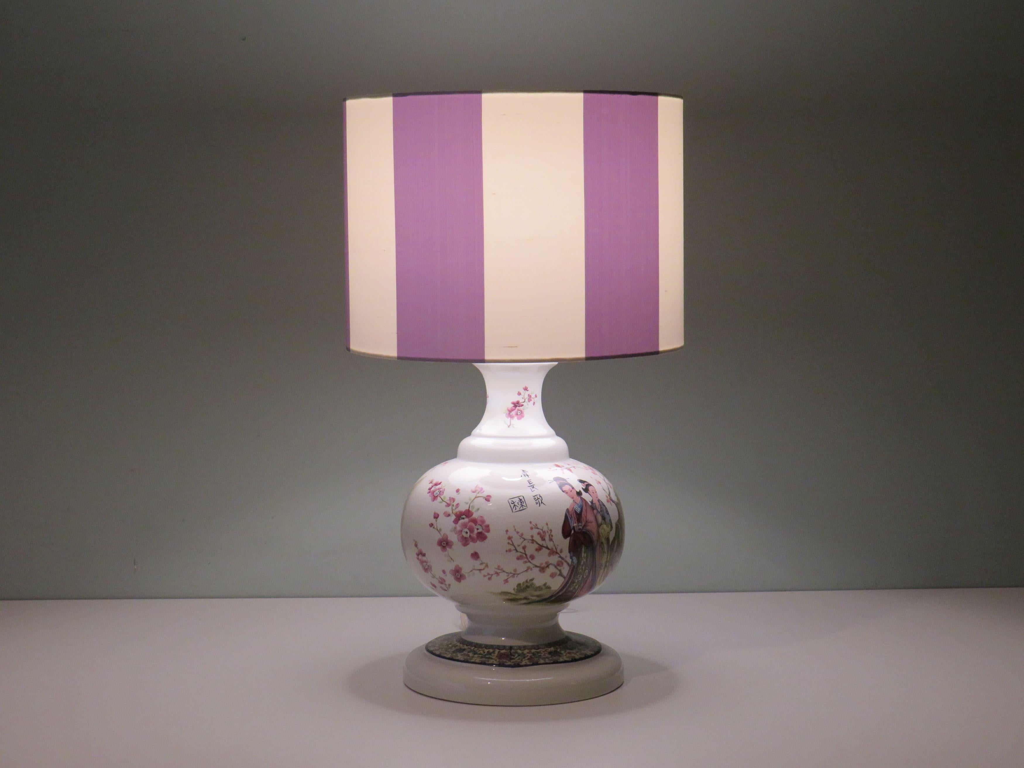 Chinoiserie Large Mid century ceramic table lamp with Oriental images. For Sale