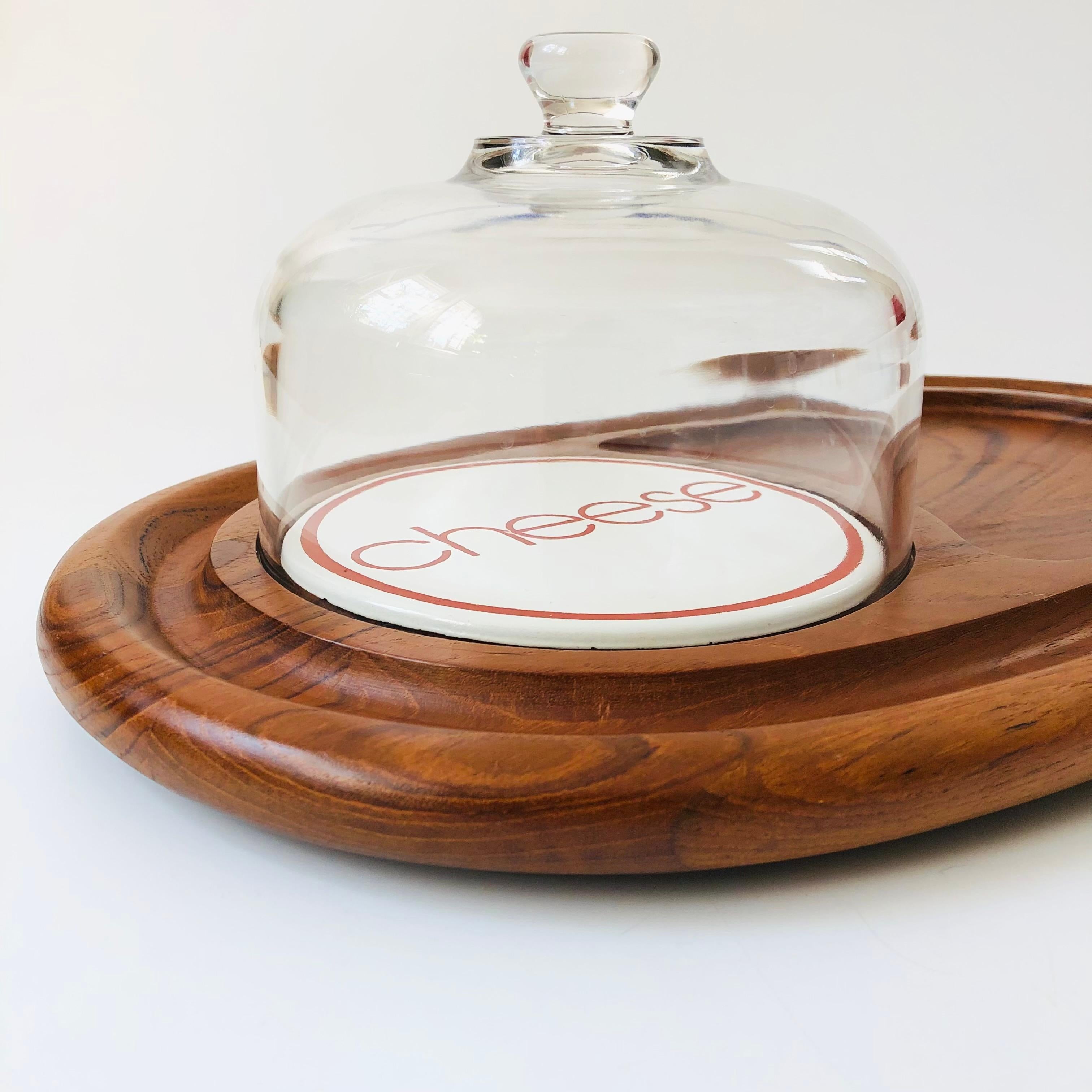 Large Mid Century Cheese Cloche on Teak Tray In Good Condition For Sale In Vallejo, CA