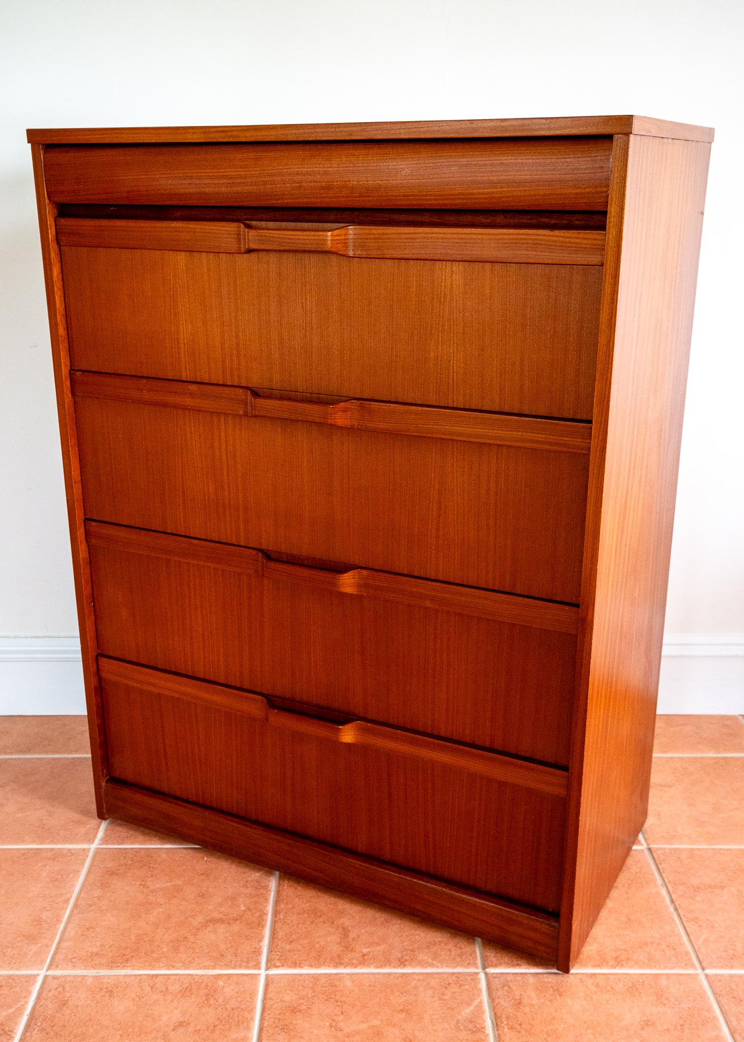 Große Mid-Century-Kommode, dänisch, Scandi-Modern-Stil, 1960er Jahre, MCM Teakholz (Moderne der Mitte des Jahrhunderts) im Angebot