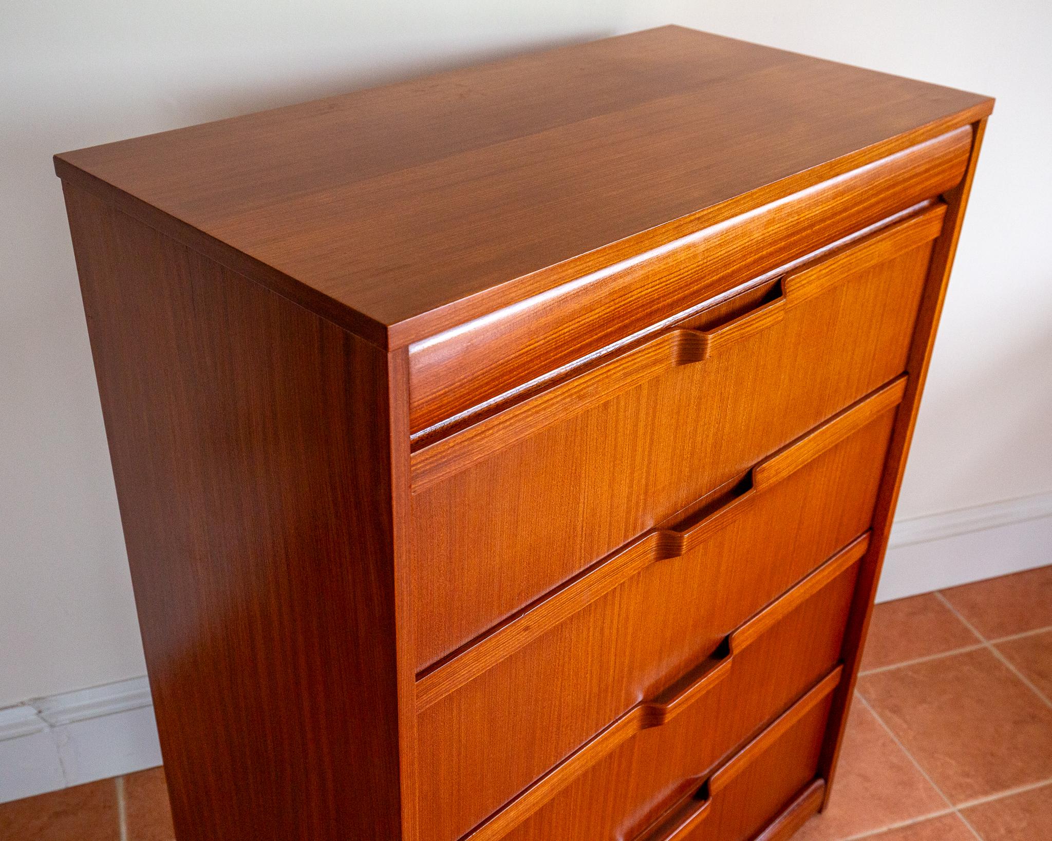 Große Mid-Century-Kommode, dänisch, Scandi-Modern-Stil, 1960er Jahre, MCM Teakholz (Handgefertigt) im Angebot
