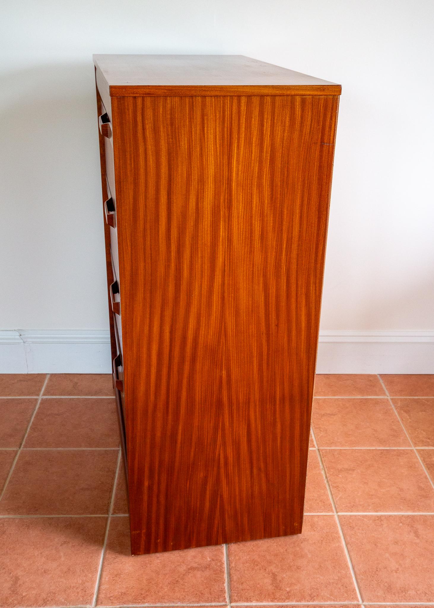 Große Mid-Century-Kommode, dänisch, Scandi-Modern-Stil, 1960er Jahre, MCM Teakholz im Zustand „Gut“ im Angebot in London, GB