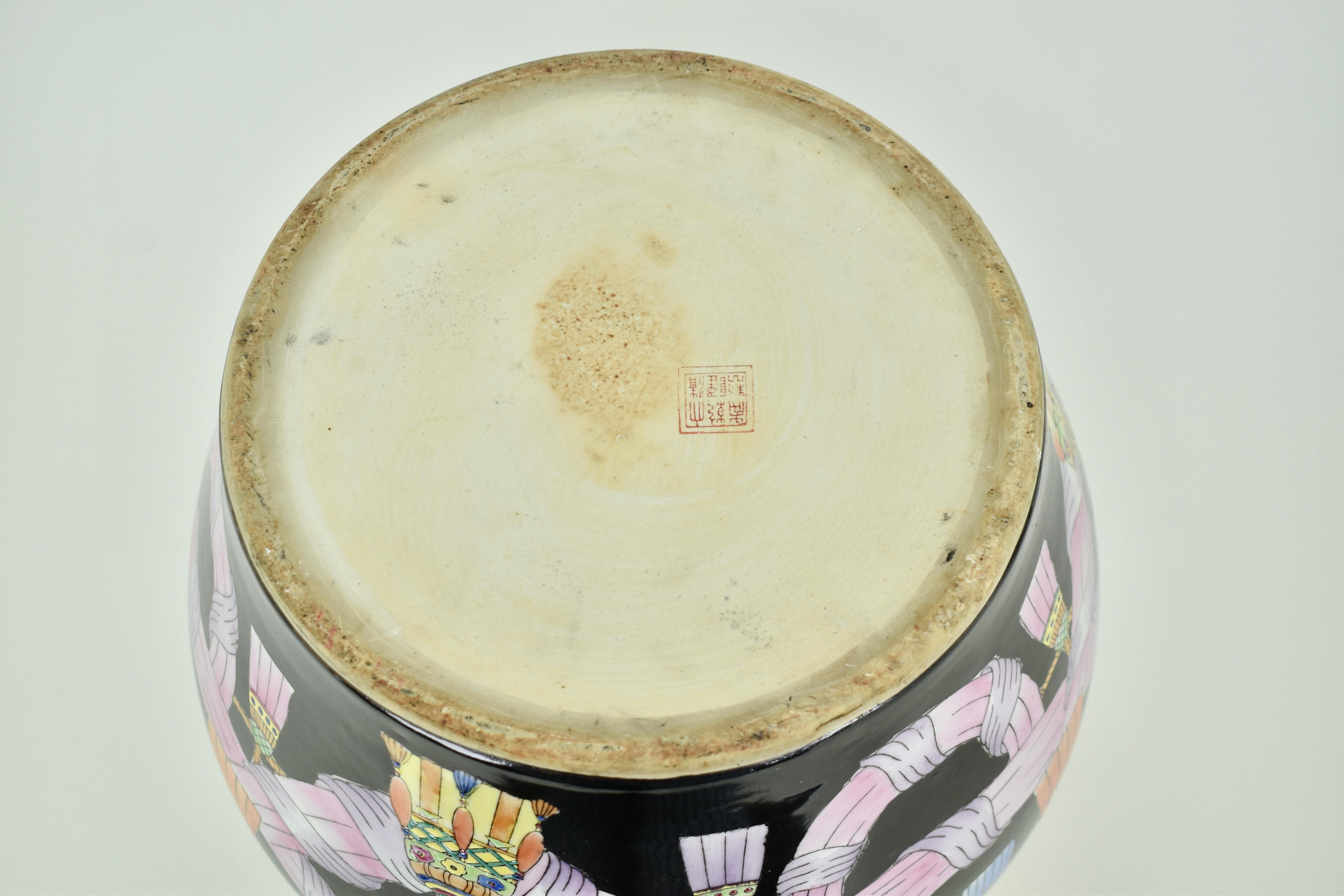 Large Mid Century Chinese Planter with Tassels Porcelana en venta