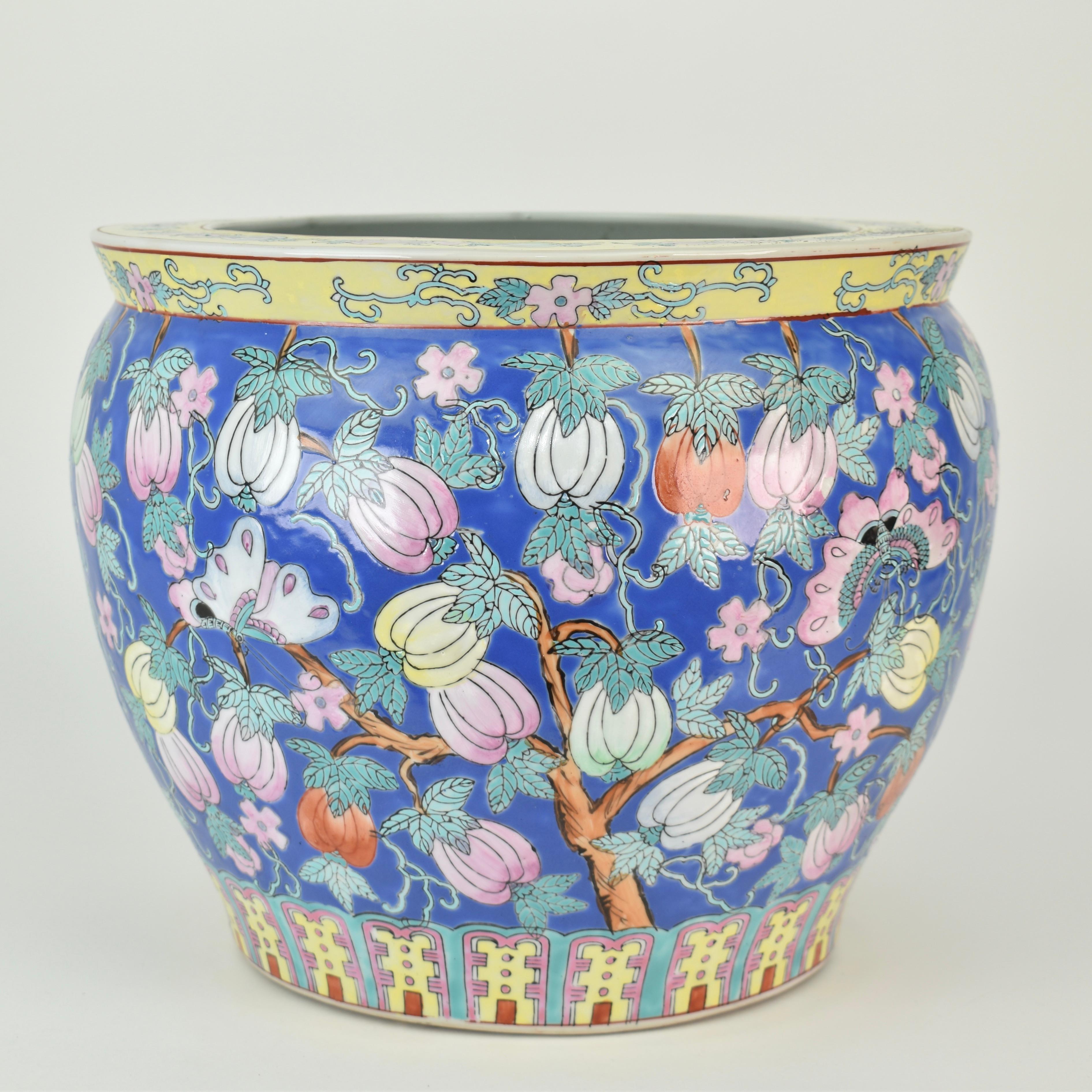 Large Mid Century Chinoiserie Planter In Good Condition For Sale In AMSTERDAM, NL