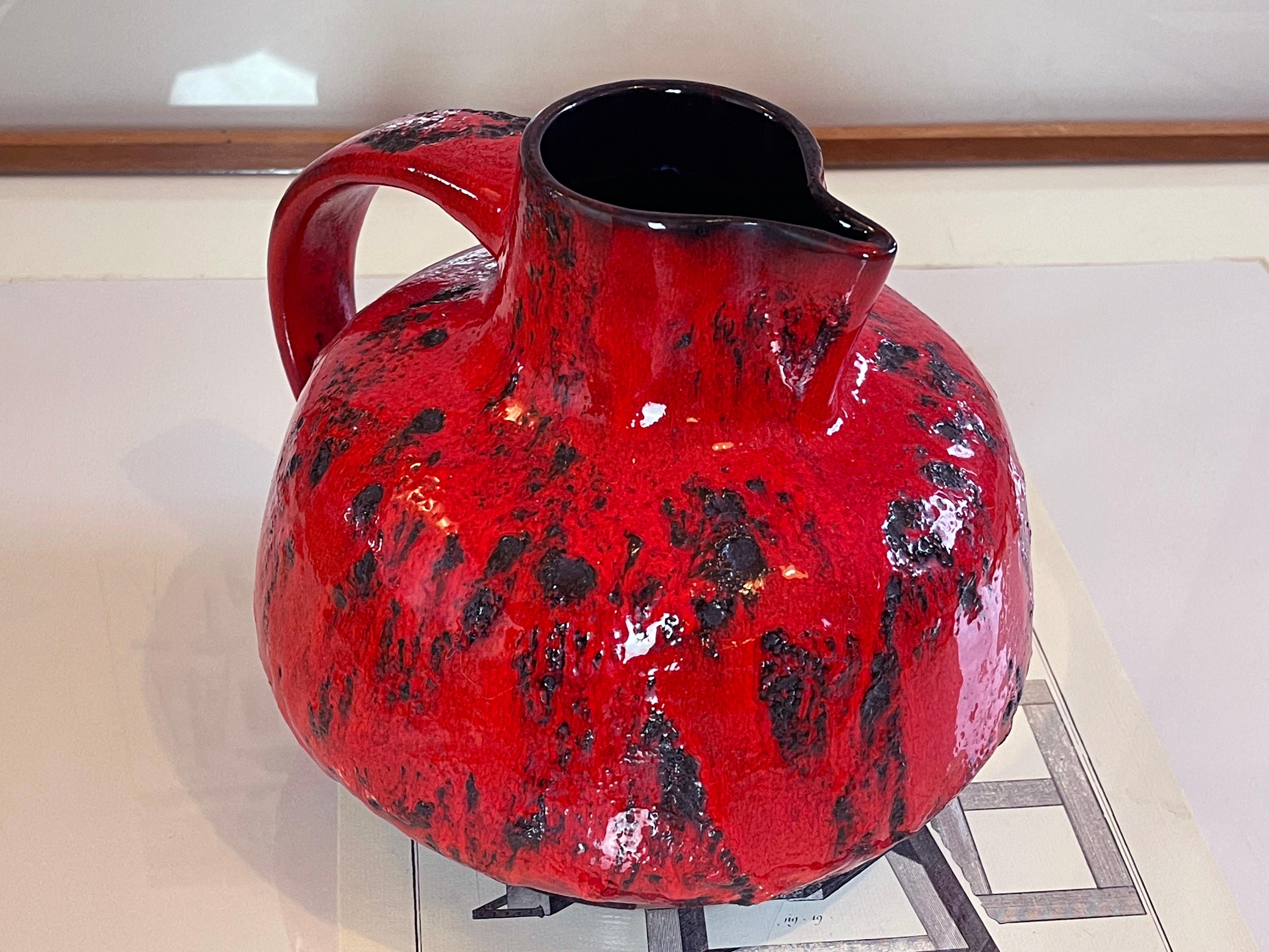 Große klobige rote Fat Lava Studio-Keramikvase aus der Mitte des Jahrhunderts, Krug, 1970er Jahre, Deutschland (Handgefertigt) im Angebot
