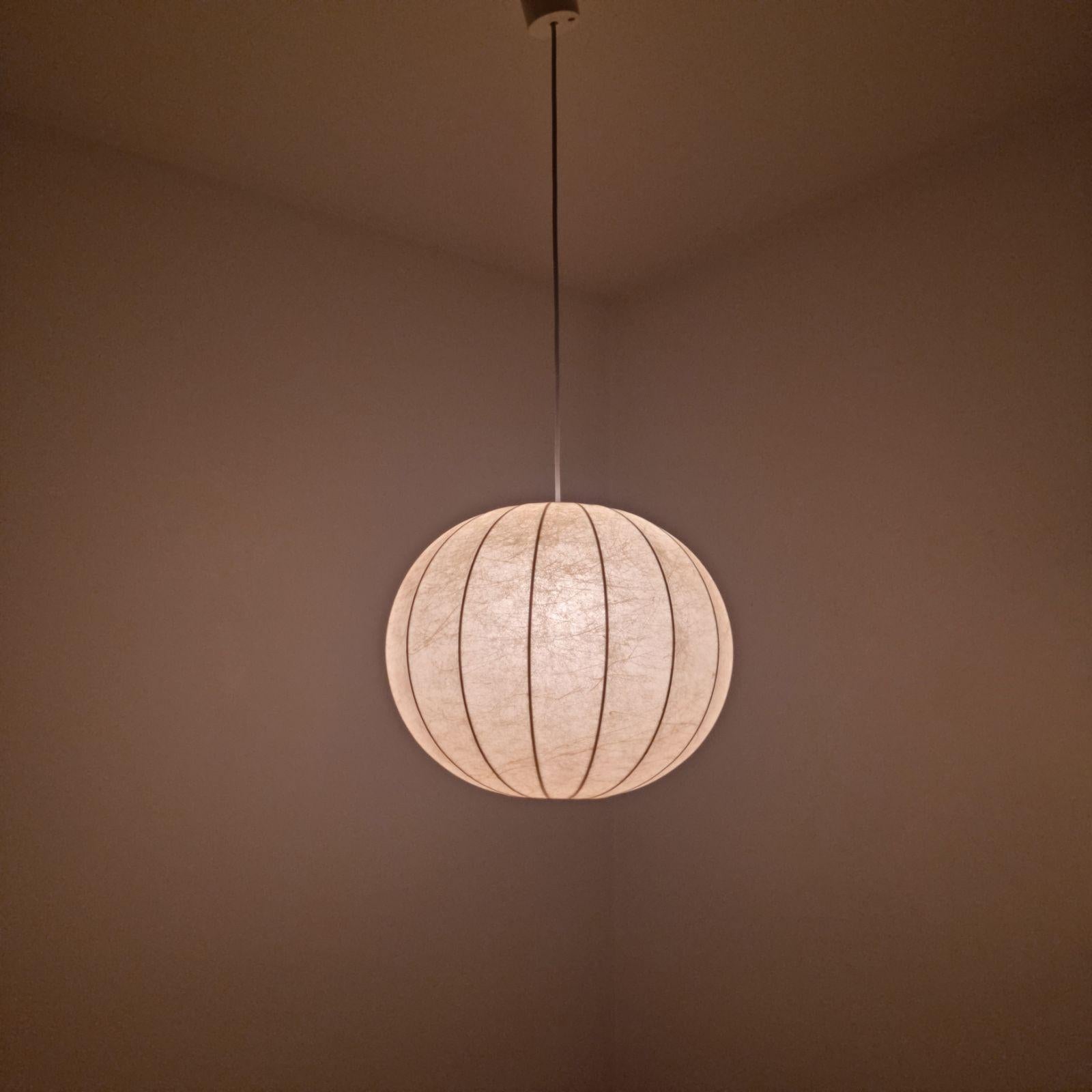 Große Cocoon-Hängeleuchte aus der Mitte des Jahrhunderts von Castiglioni für Hille, Italien, 60er Jahre im Angebot 3