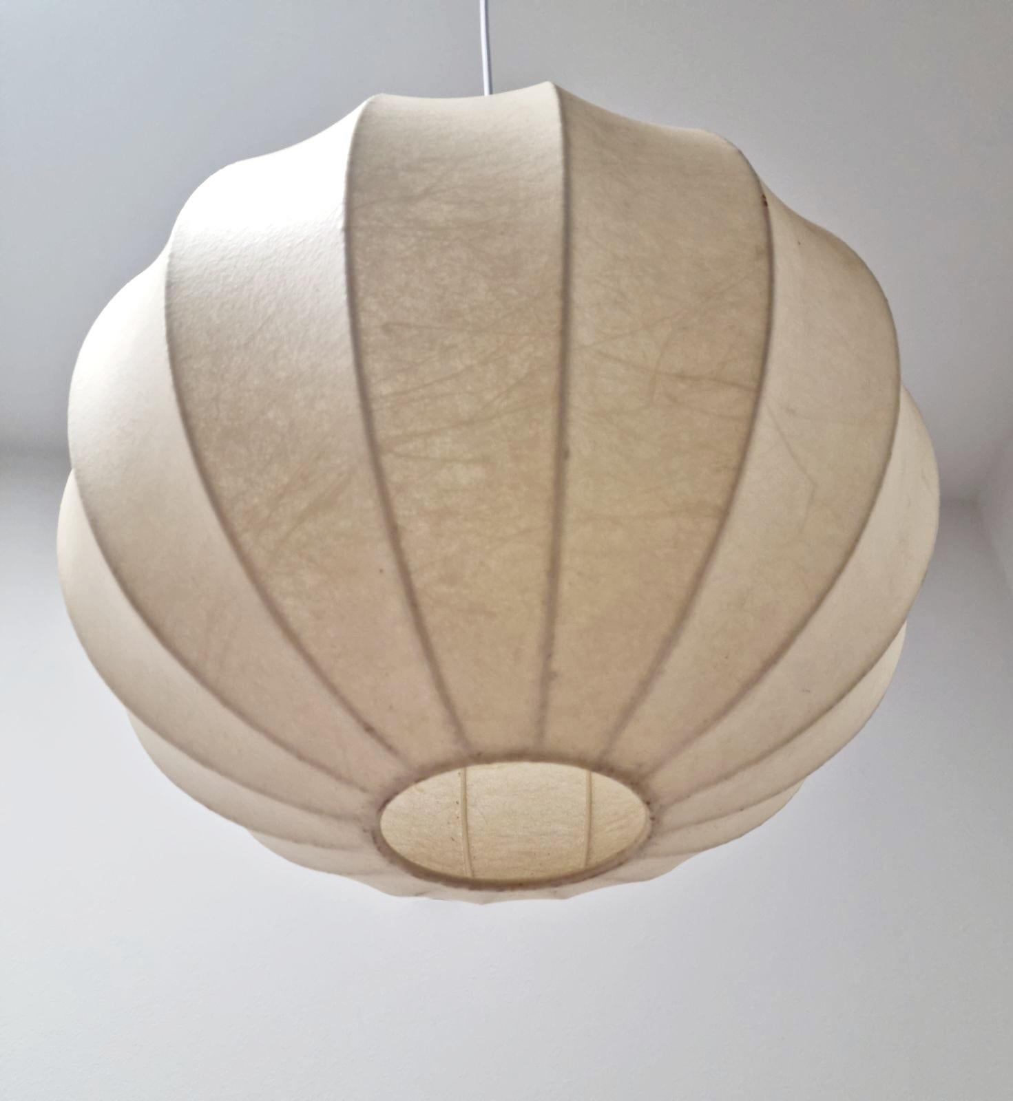 Große Cocoon-Hängeleuchte aus der Mitte des Jahrhunderts von Castiglioni für Hille, Italien, 60er Jahre im Angebot 1
