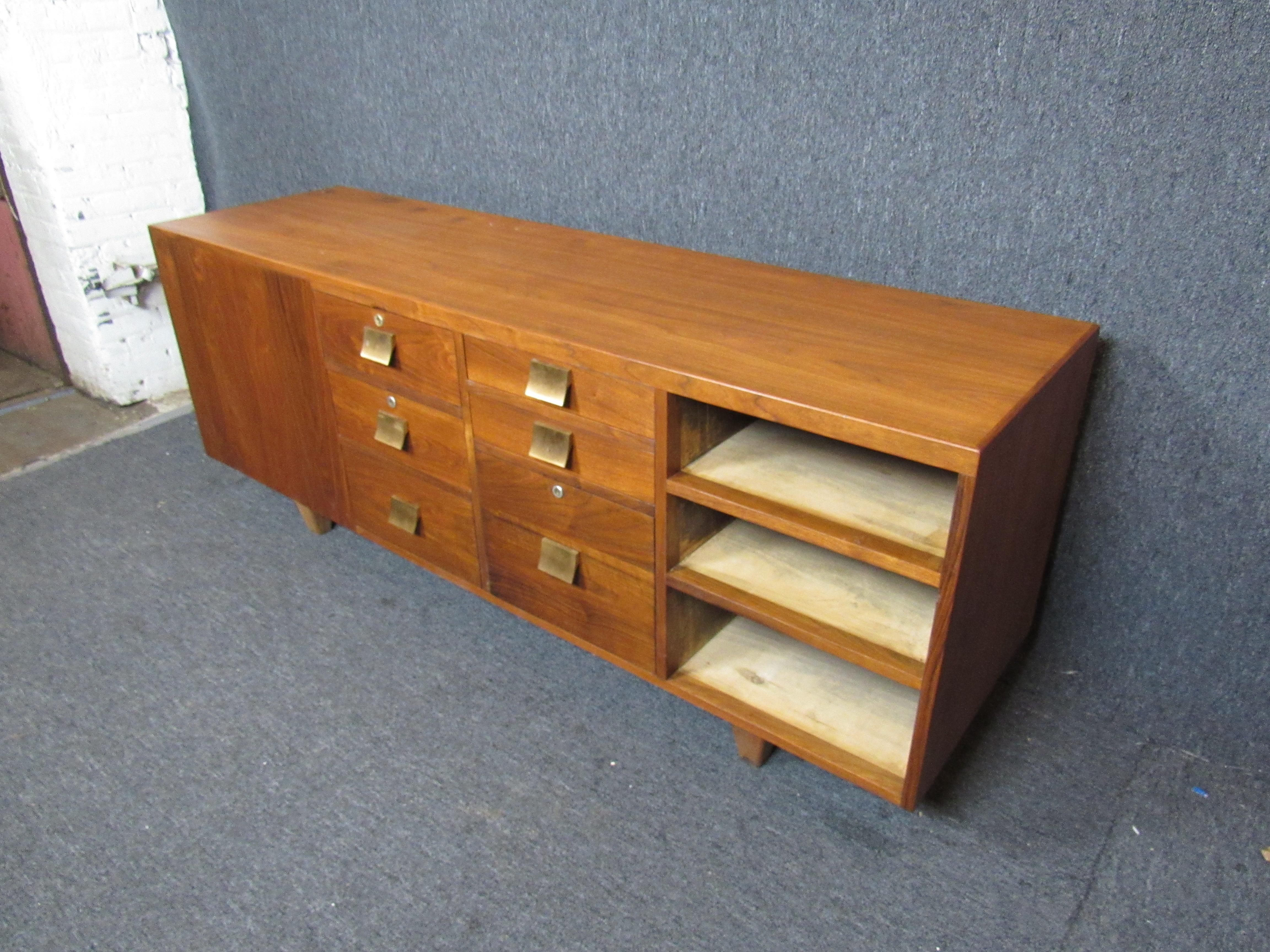 Large Mid-Century Credenza For Sale 1