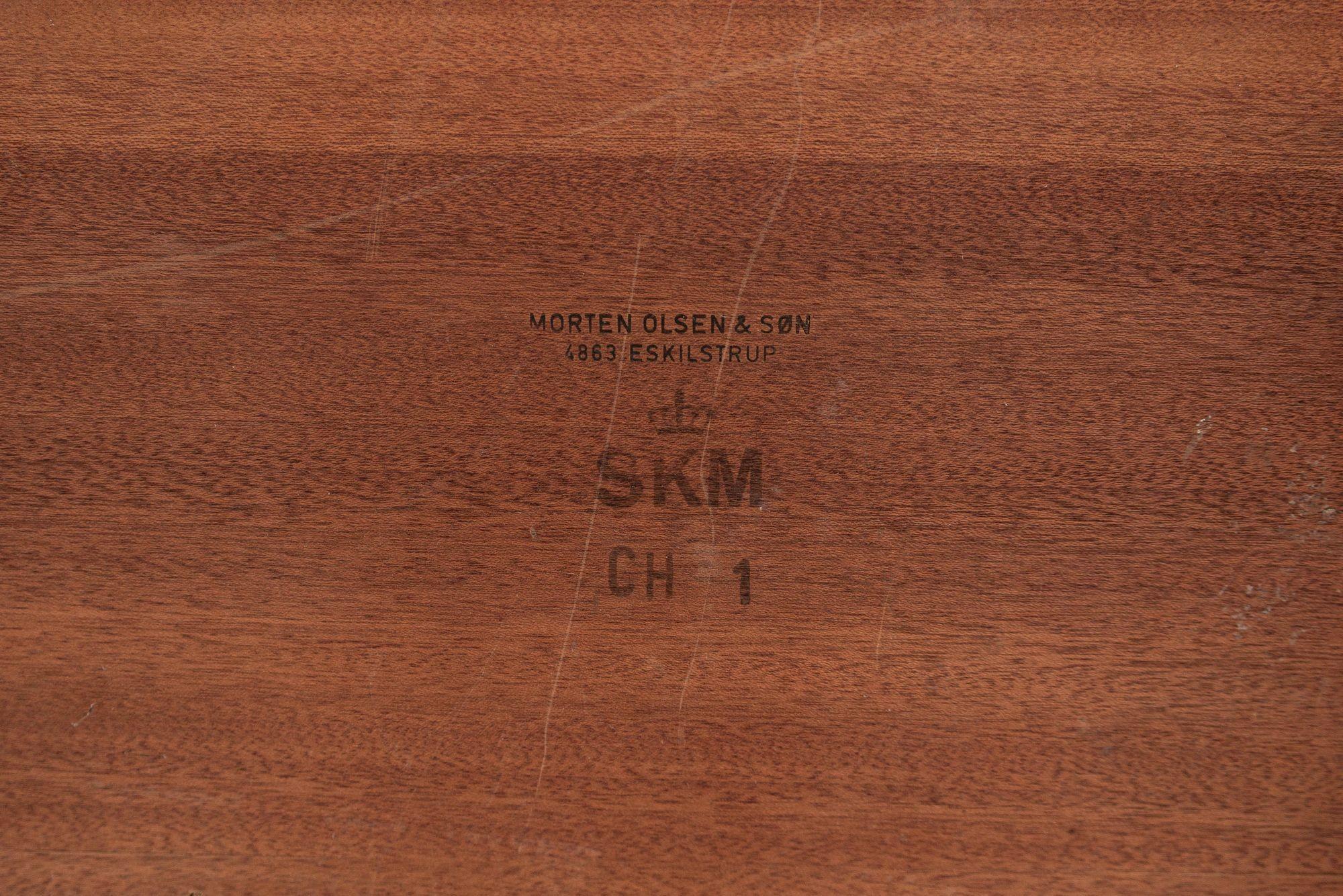 Grande scrivania direzionale in legno di mogano del Mid Century Danish Modern in vendita 8