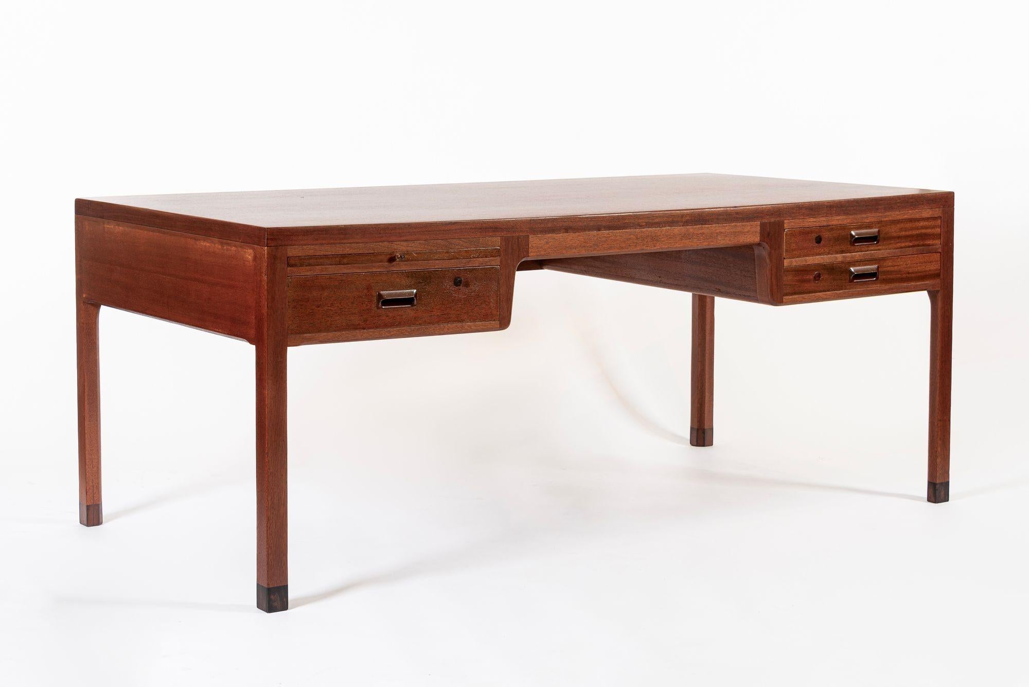 Grande scrivania direzionale in legno di mogano del Mid Century Danish Modern in vendita 9