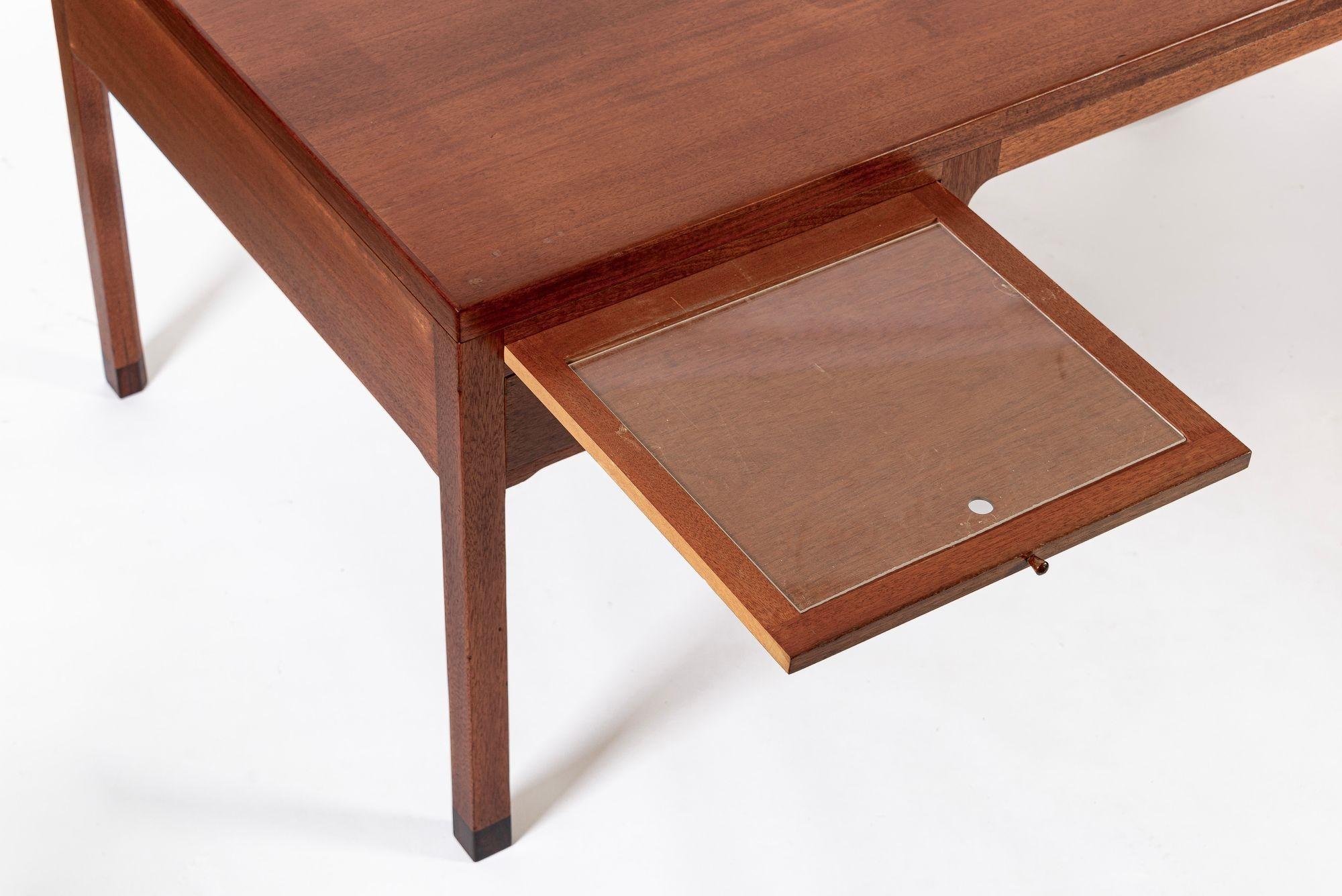 Grande scrivania direzionale in legno di mogano del Mid Century Danish Modern in vendita 2