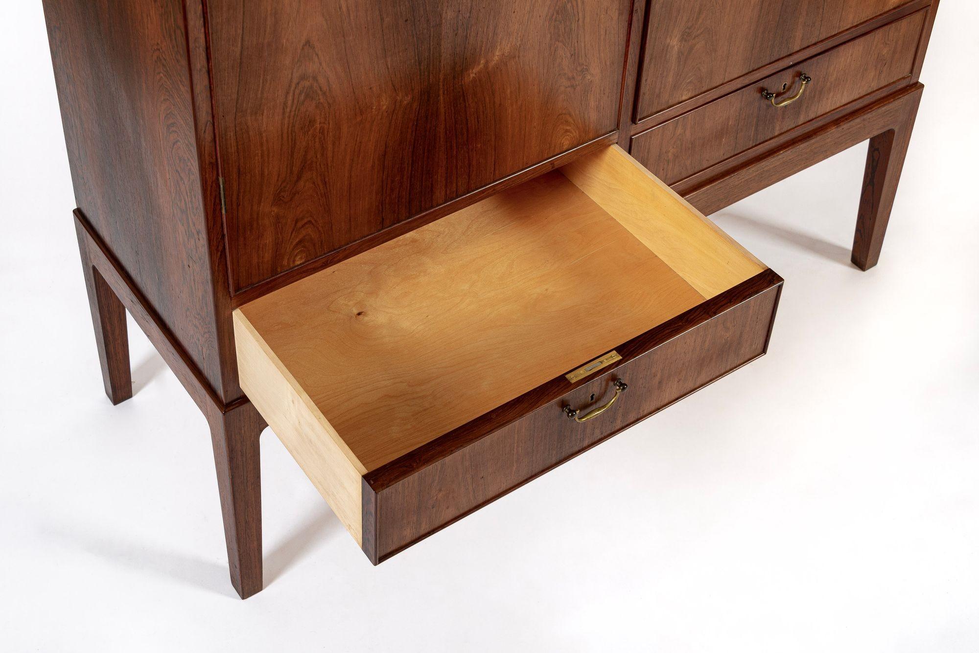 Ottone Grande armadio in palissandro danese moderno della metà del secolo scorso 1960 in vendita