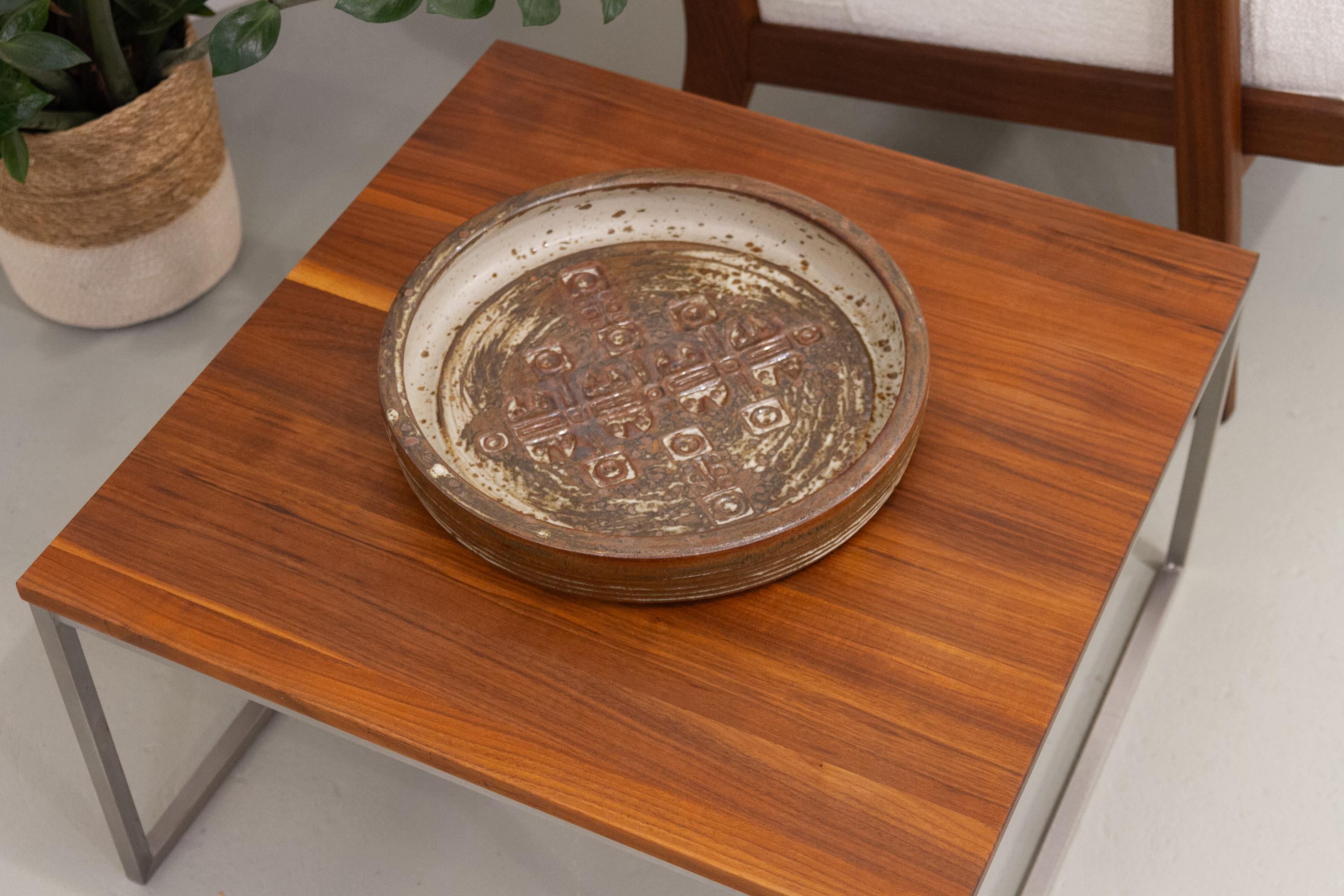 Large Mid-Century Danish Stoneware Dish by Jørgen Mogensen, 1970s. In Distressed Condition For Sale In Asaa, DK