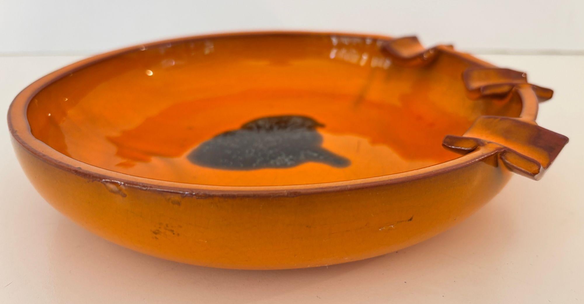Brutalisme Grande poterie danoise de Studio A du milieu du siècle à glaçure orange vif Brutalist 1960s en vente