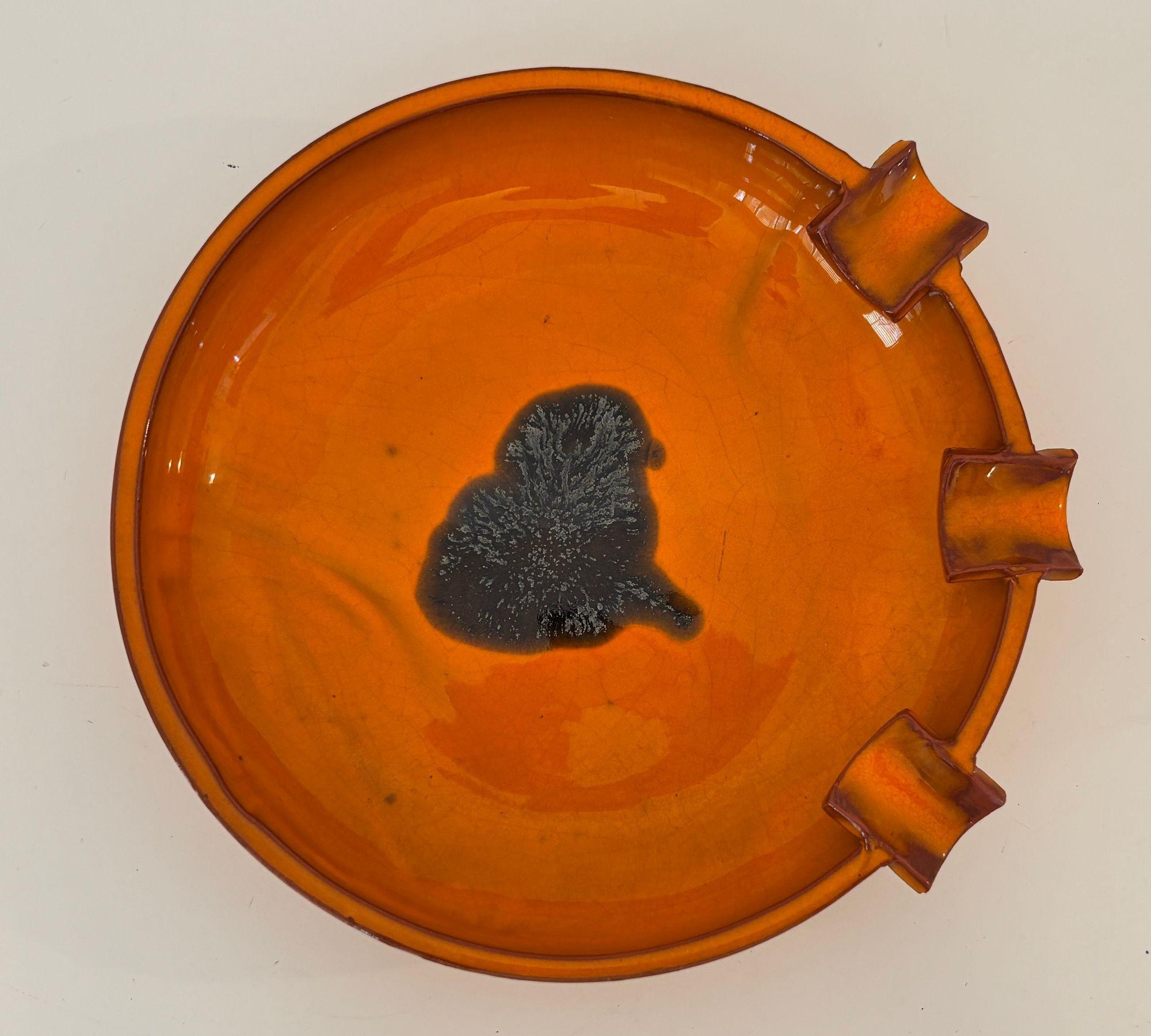 Fait main Grande poterie danoise de Studio A du milieu du siècle à glaçure orange vif Brutalist 1960s en vente
