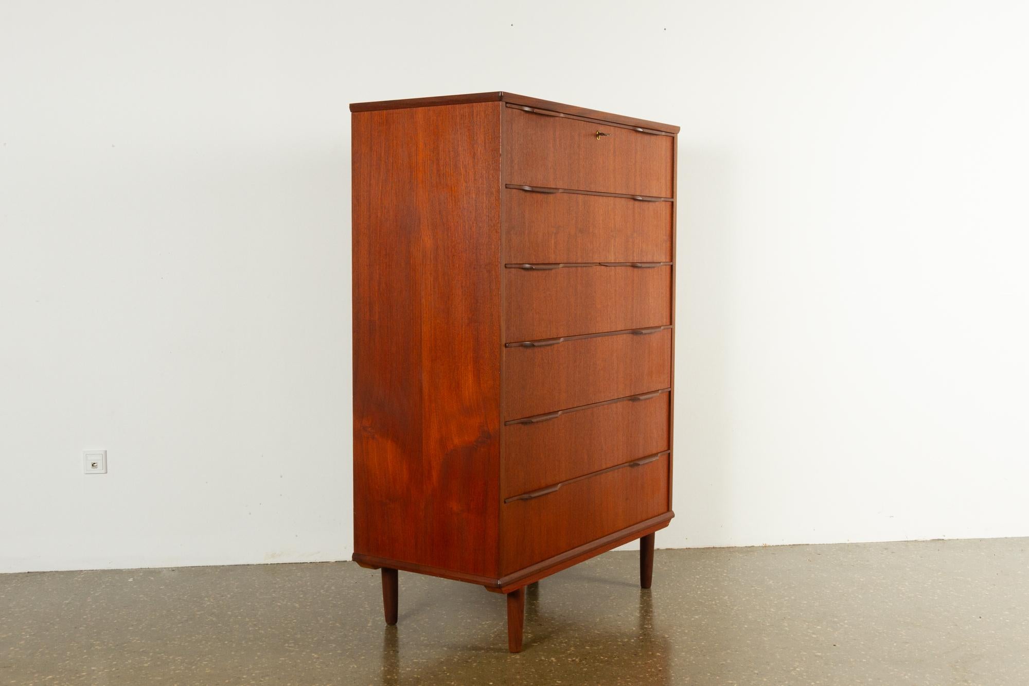 Large Midcentury Danish Teak Dresser, 1960s In Good Condition In Asaa, DK