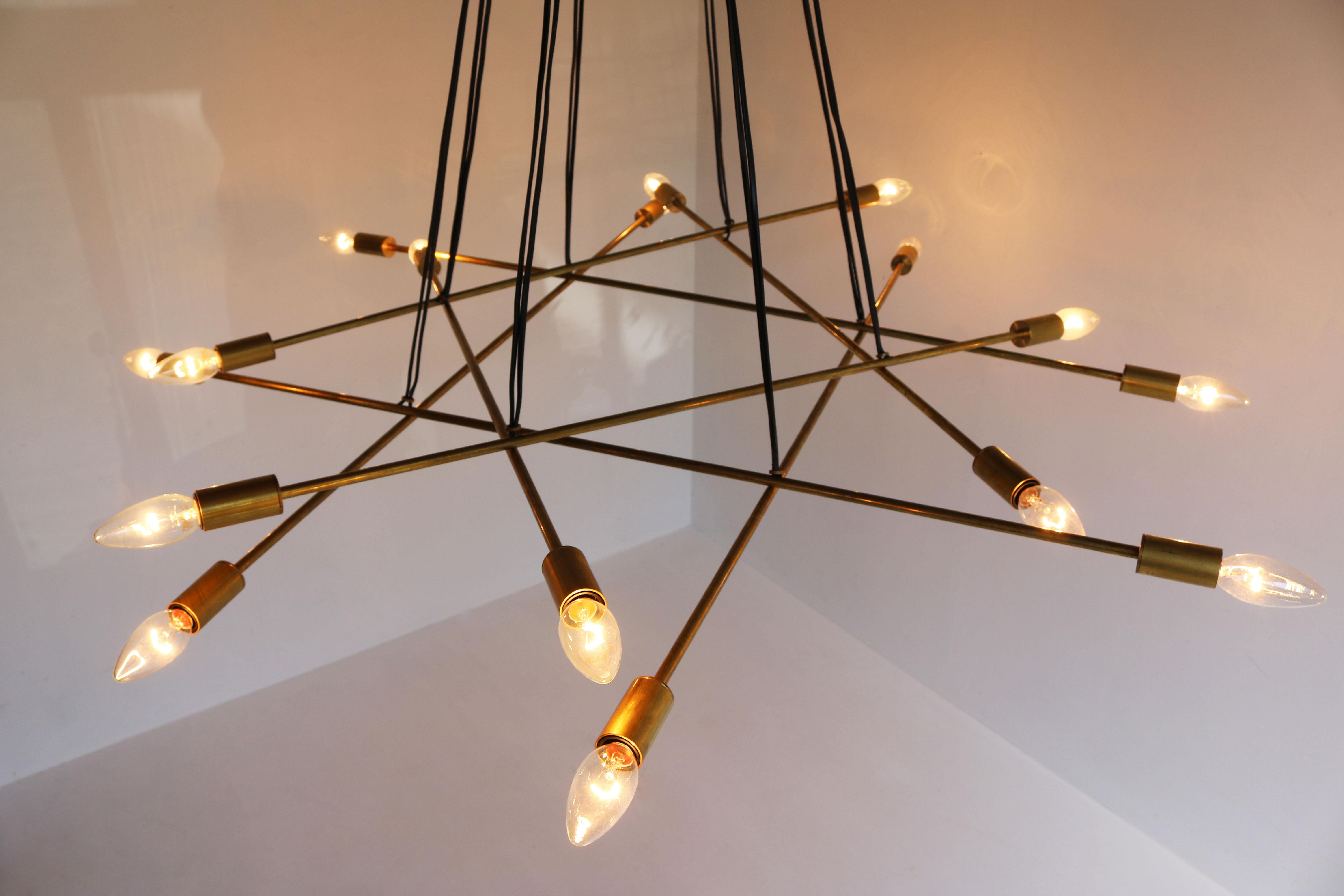 Grand lustre en laiton italien 1950, design du milieu du siècle, minimaliste, style Stilnovo en vente 4