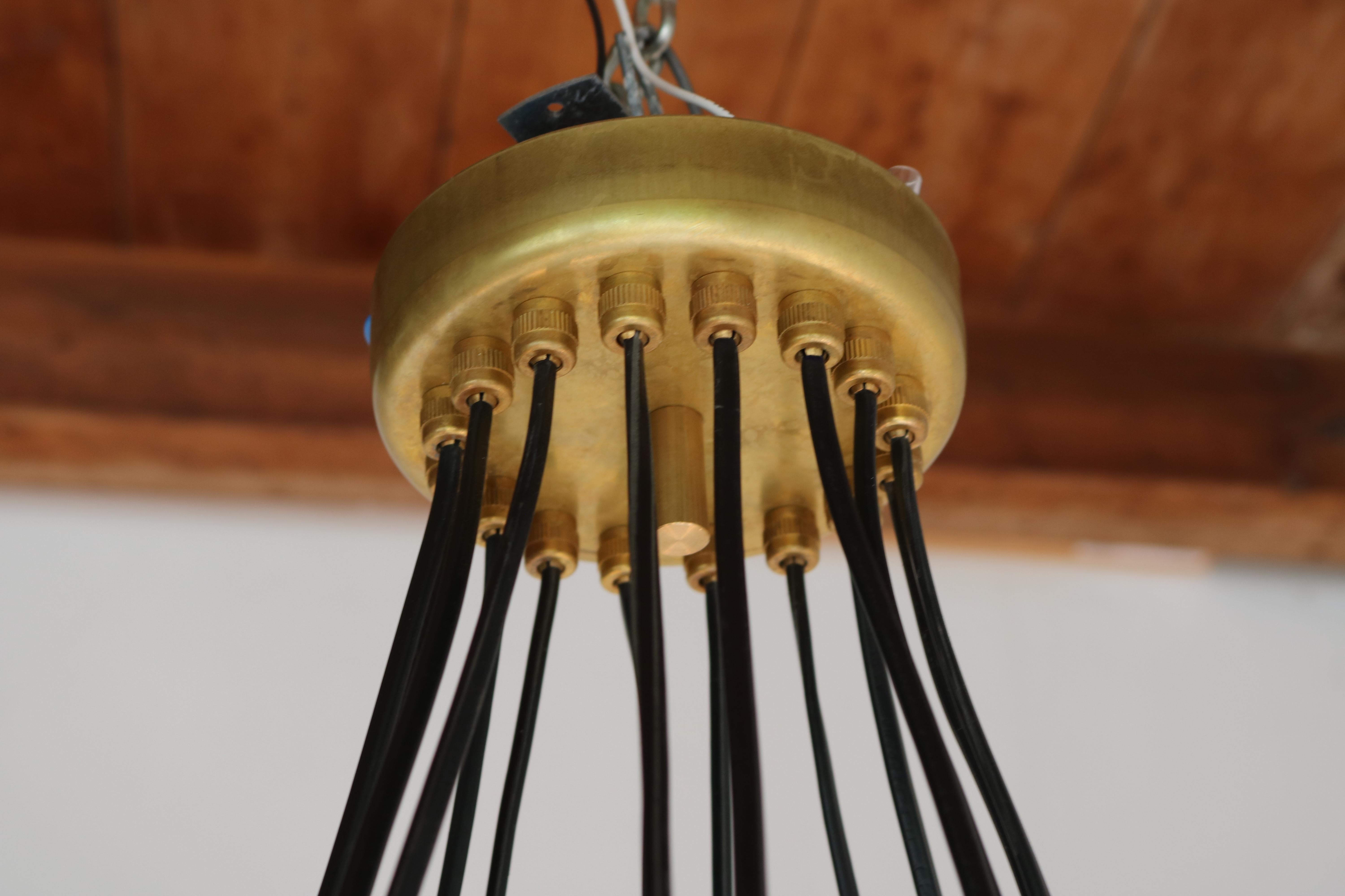 Grand lustre en laiton italien 1950, design du milieu du siècle, minimaliste, style Stilnovo en vente 2