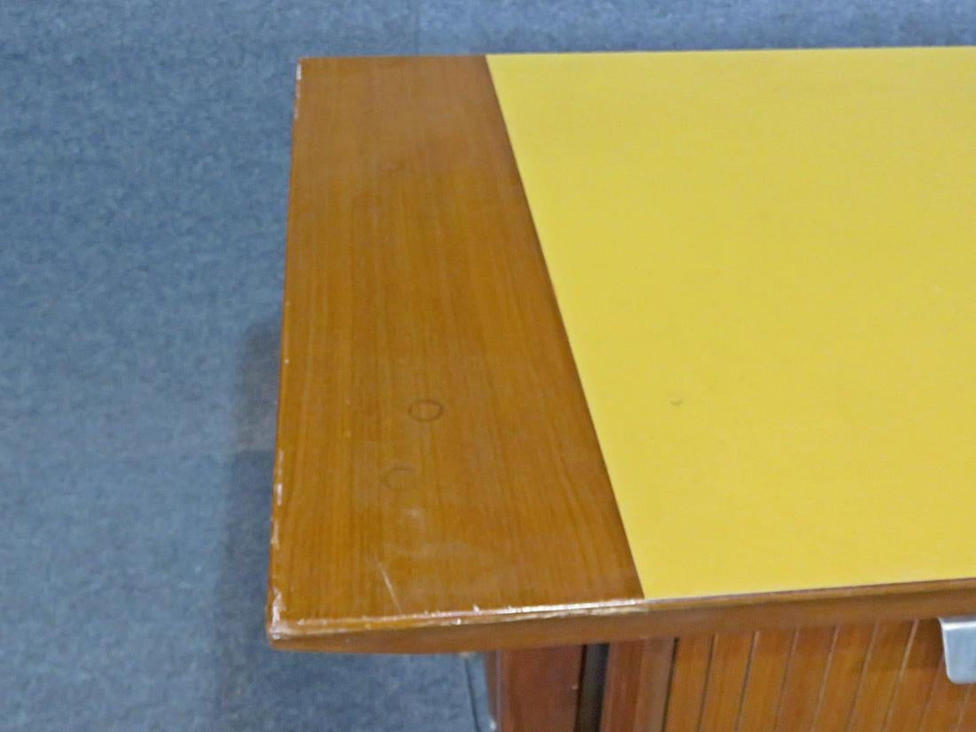 Exekutiv-Schreibtisch aus der Mitte des Jahrhunderts (Laminat) im Angebot