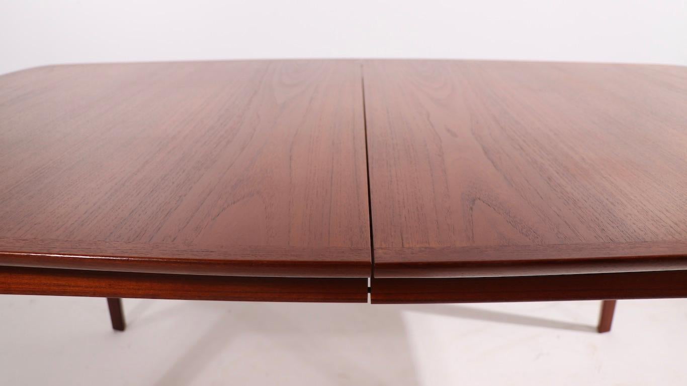 Large Mid Century Dining Table by Westnofa In Good Condition In New York, NY