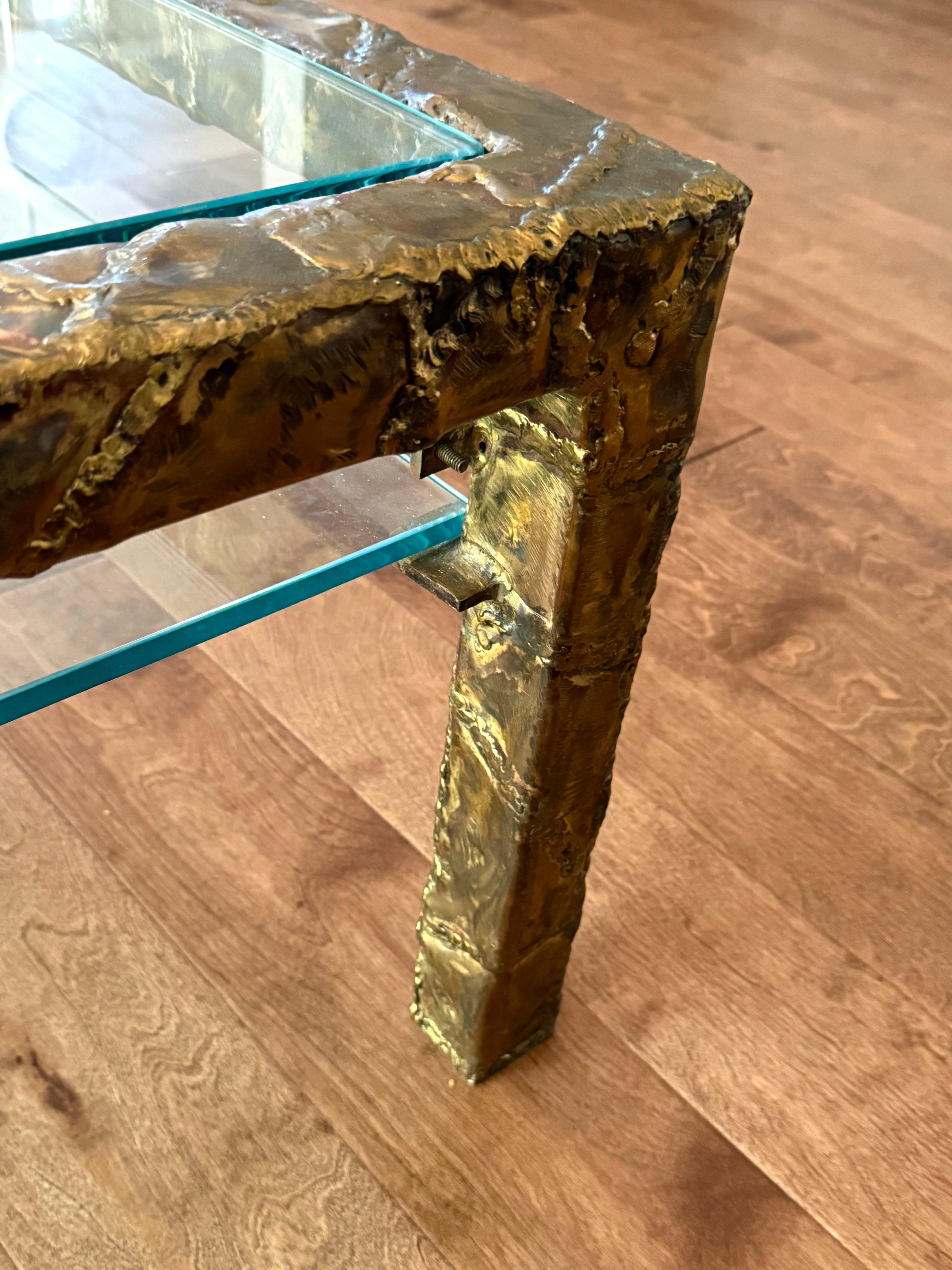 20ième siècle Grande table basse en bronze du milieu du siècle dernier, signée Silas Seandel, 1970 en vente