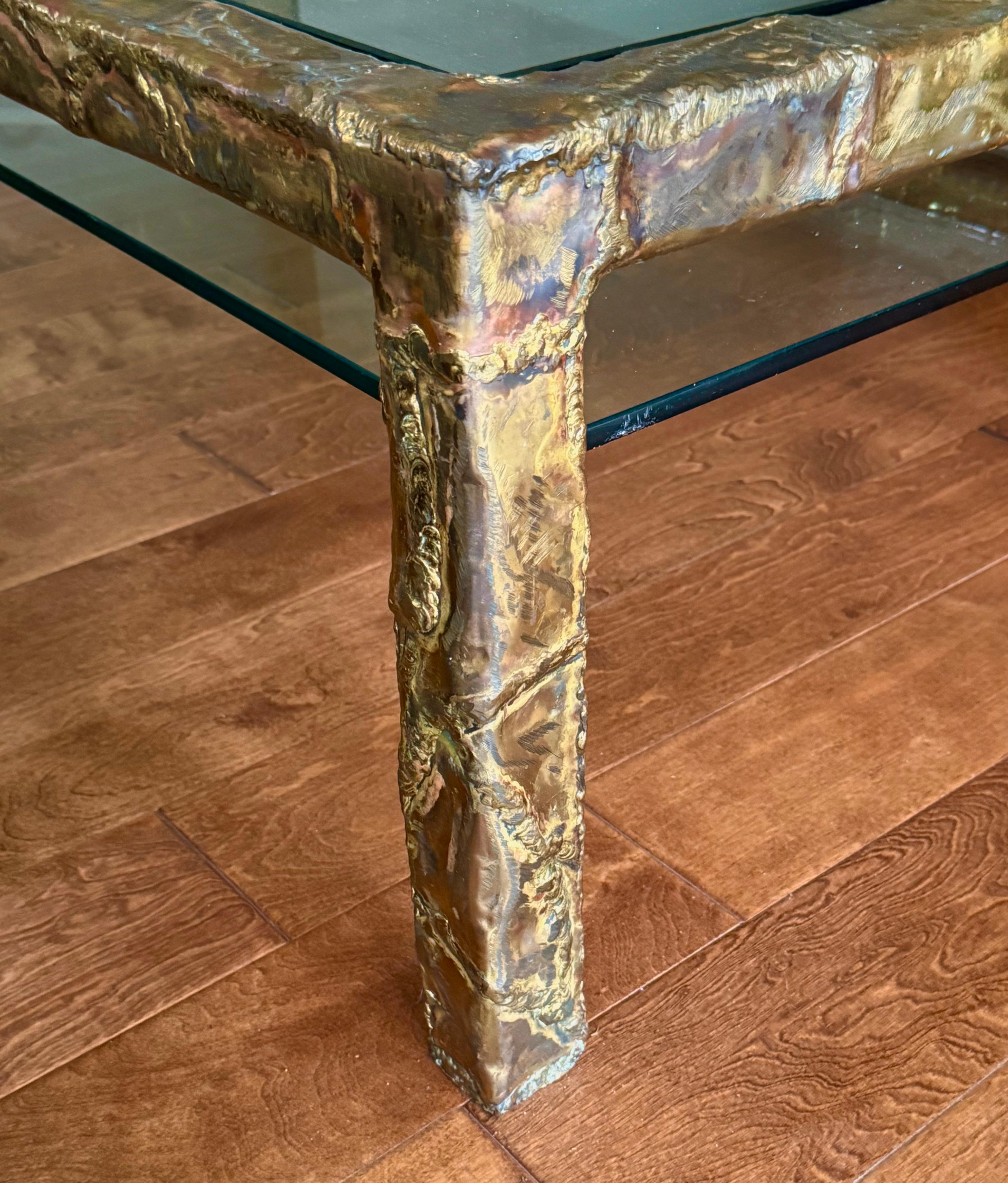 Laiton Grande table basse en bronze du milieu du siècle dernier, signée Silas Seandel, 1970 en vente