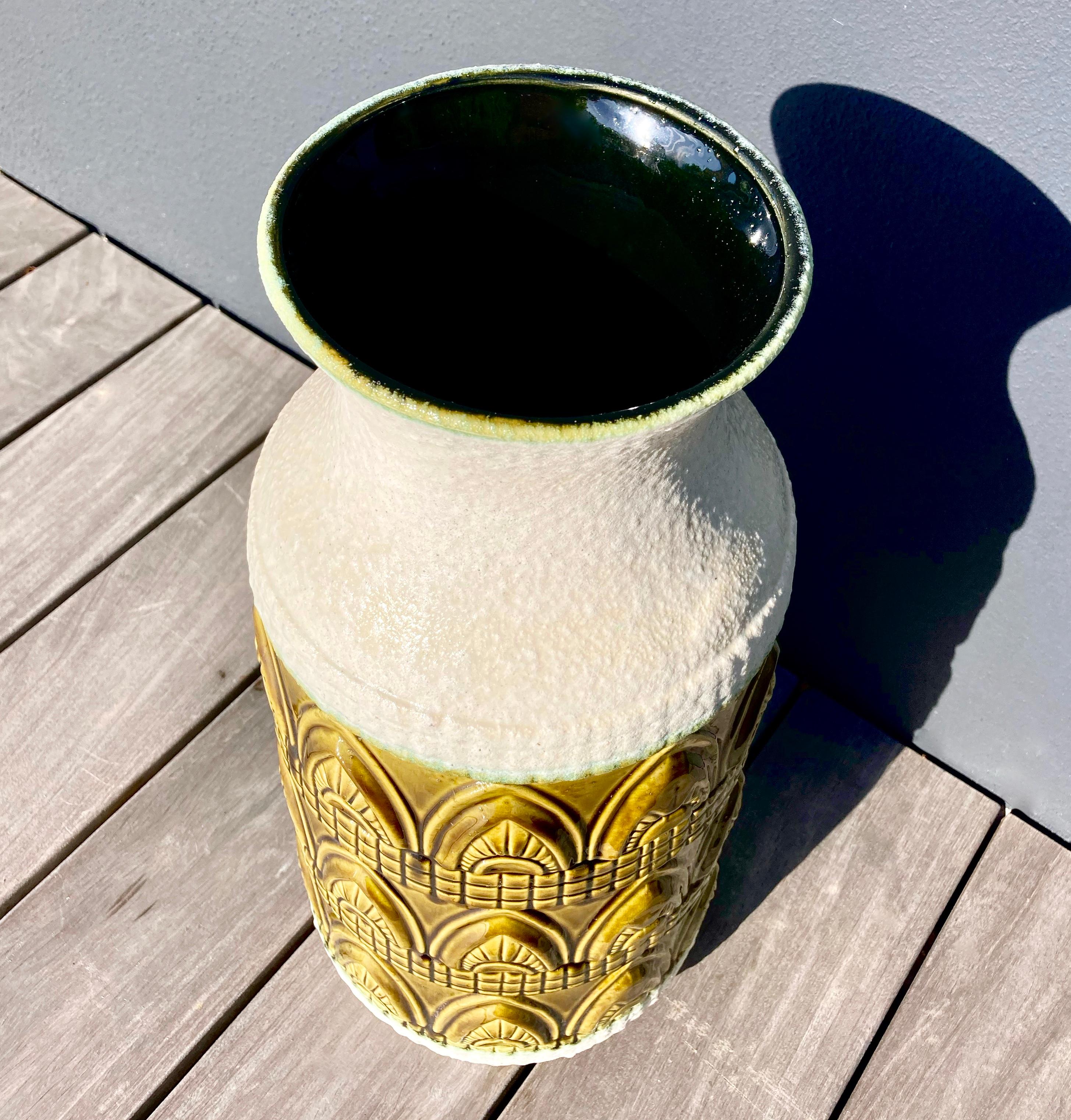 Grand vase de sol en lave grasse du milieu du siècle par le potier d'art ouest-allemand Üebelacker  WGP Bon état - En vente à COLMAR, FR