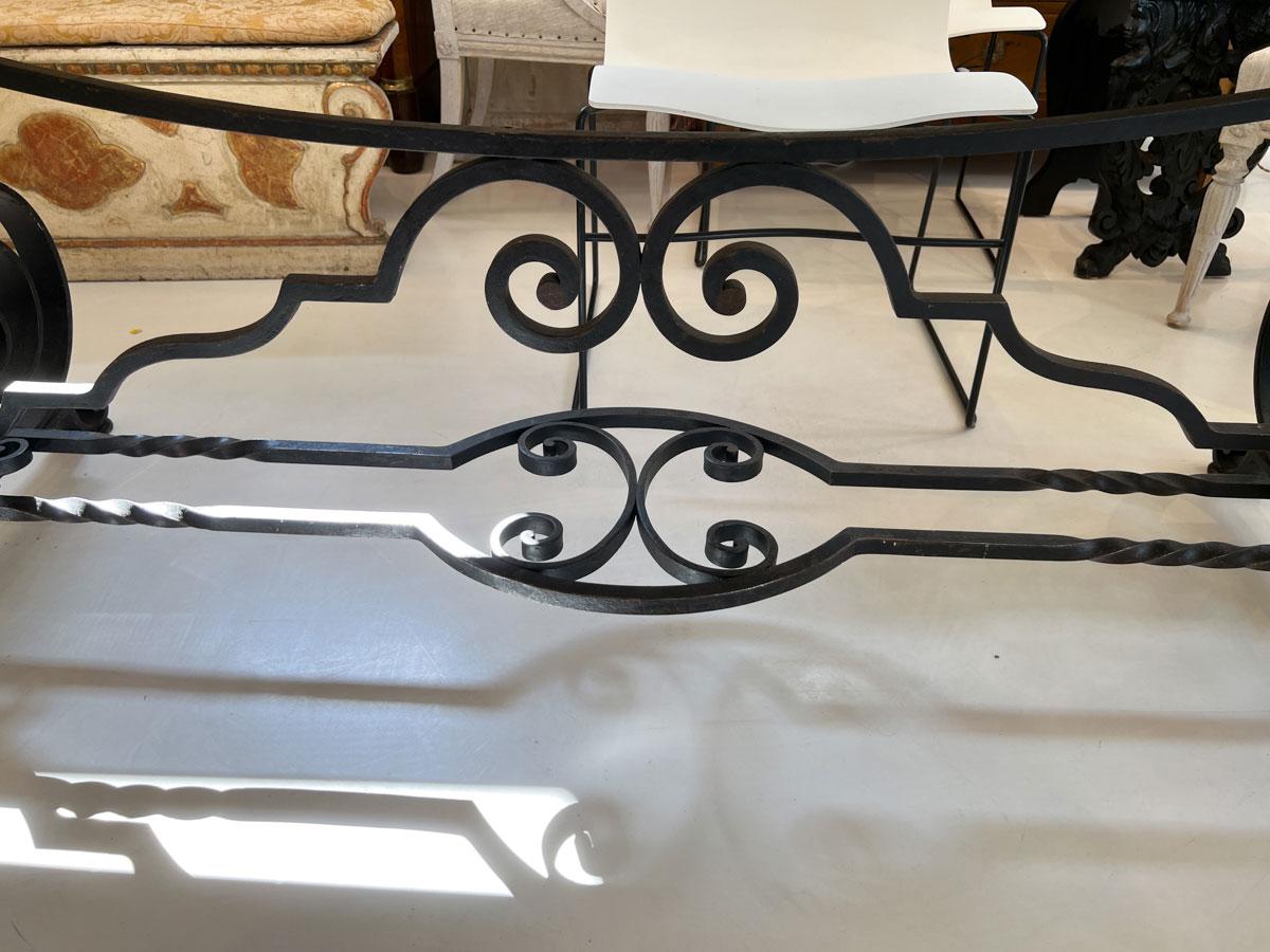 20ième siècle Grande table de salle à manger en fer forgé et marbre du milieu du siècle dernier en vente