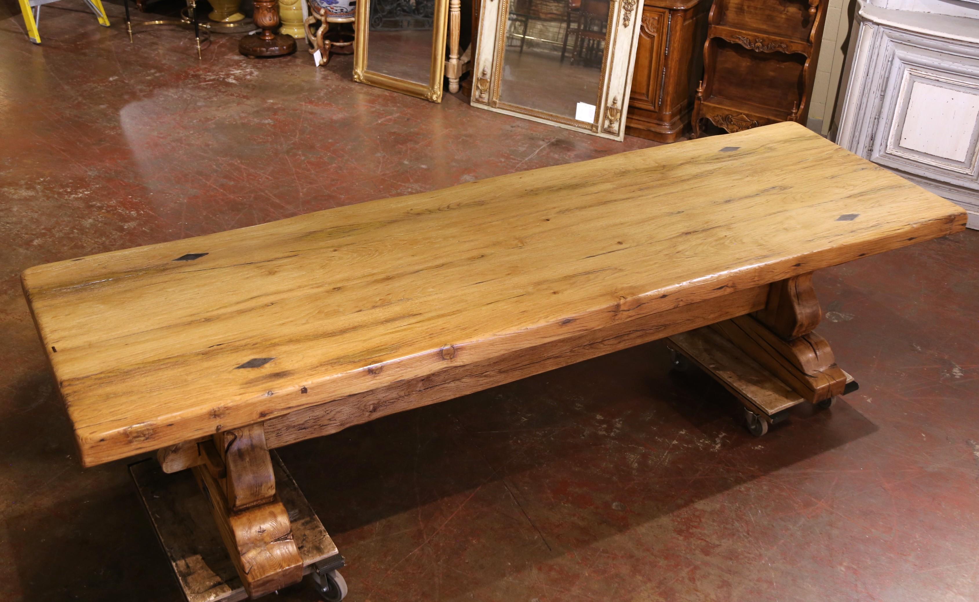 Francese Grande tavolo da pranzo a cavalletto in Oak Oak francese del metà del secolo scorso in vendita