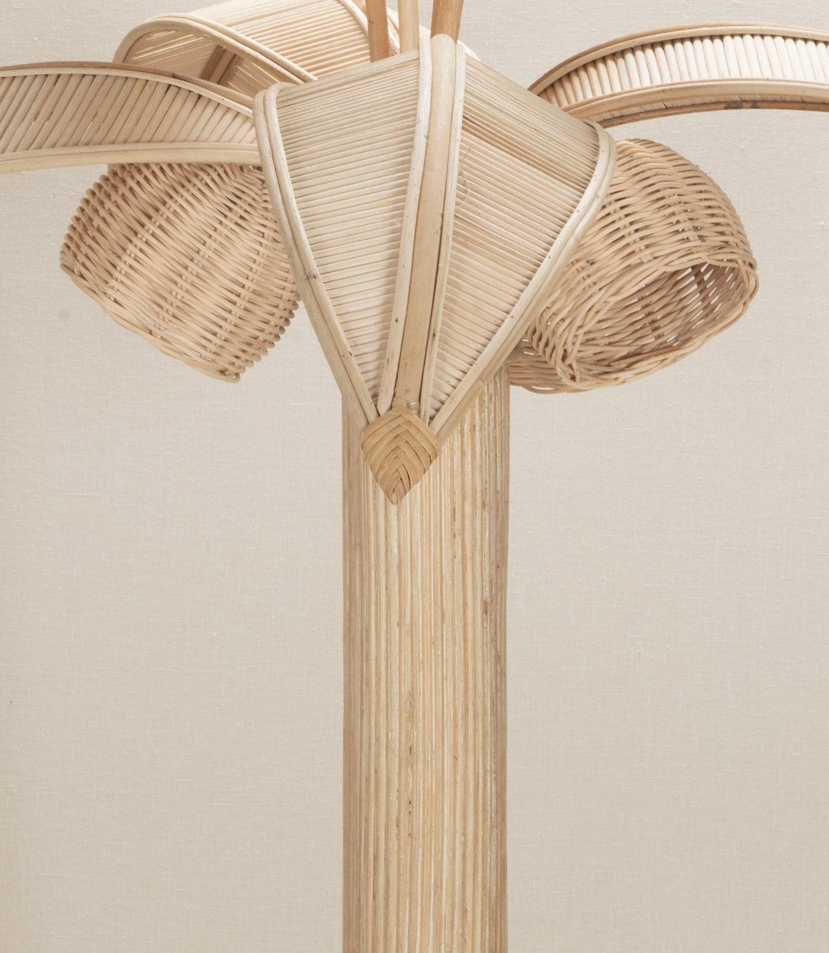 Große französische Rohr- und Bambuspalmenlampe aus der Mitte des Jahrhunderts (Moderne der Mitte des Jahrhunderts) im Angebot