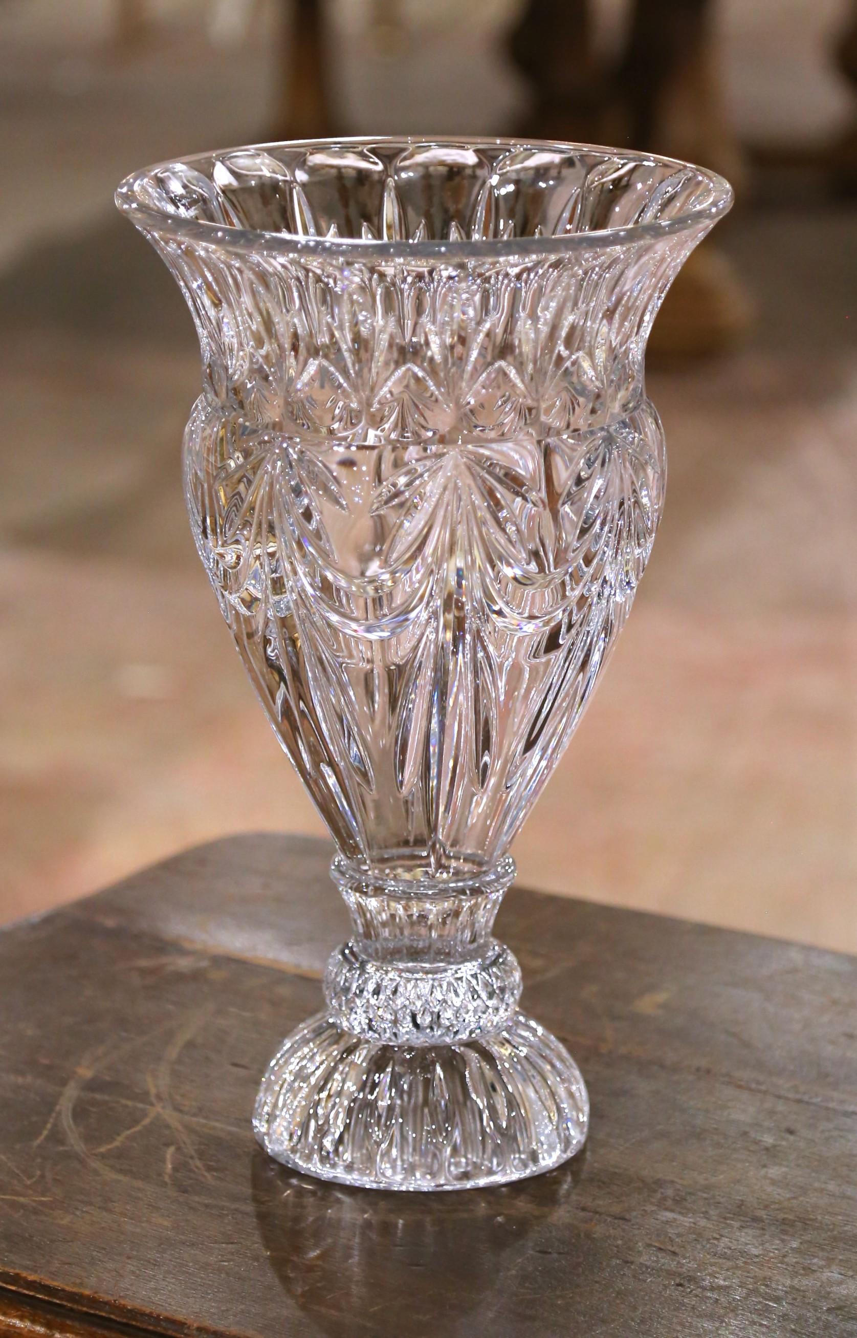 Große Vase aus geschliffenem französischem Kristall mit Starburst-Motiv aus der Jahrhundertmitte (Handgefertigt) im Angebot