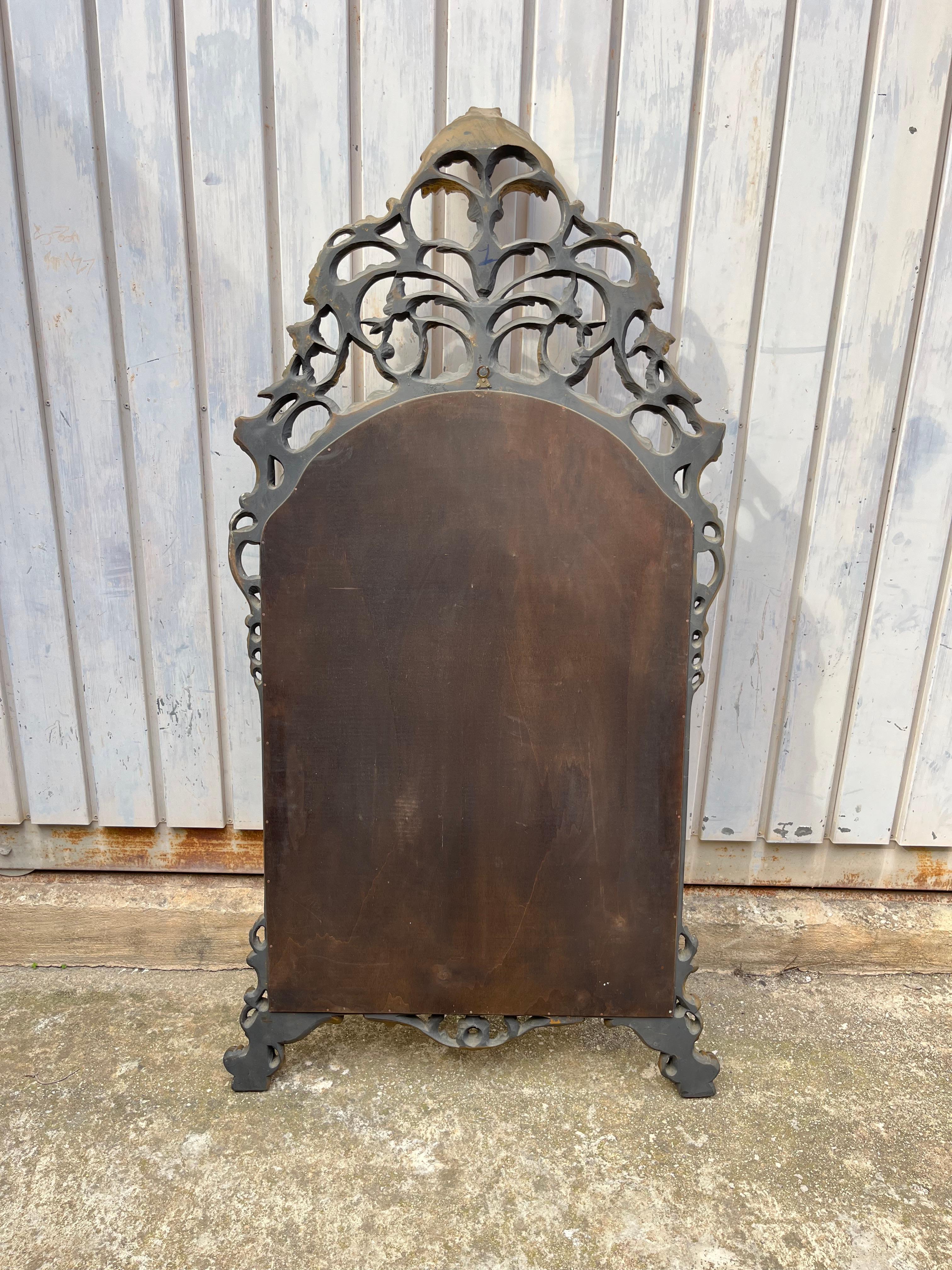 Gran espejo de pared francés de madera dorada de mediados de siglo, años 50 en venta 1