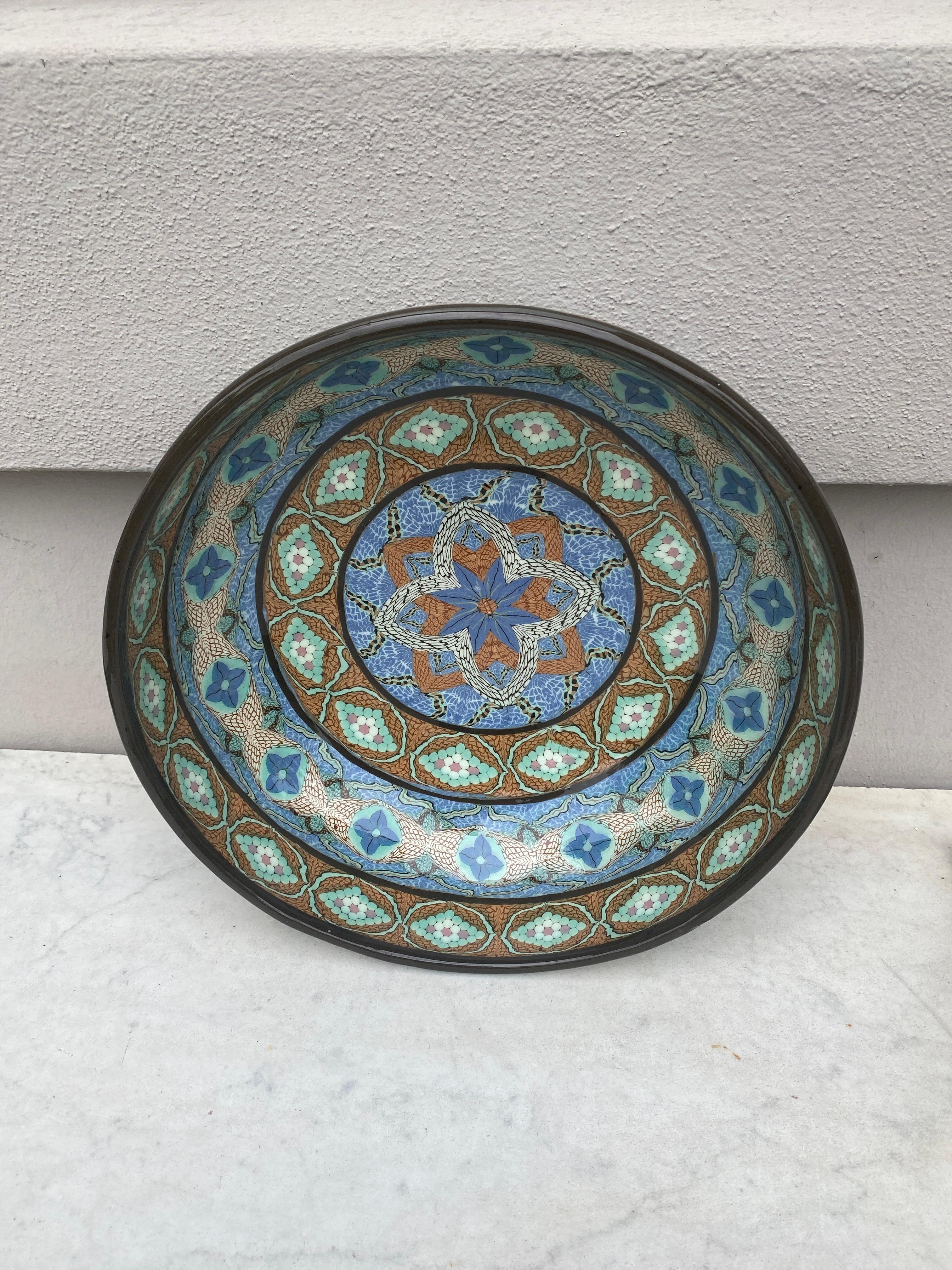 Große französische Mosaik-Keramikschale Gerbino Vallauris aus der Jahrhundertmitte.
Durchmesser / 12 Zoll.
