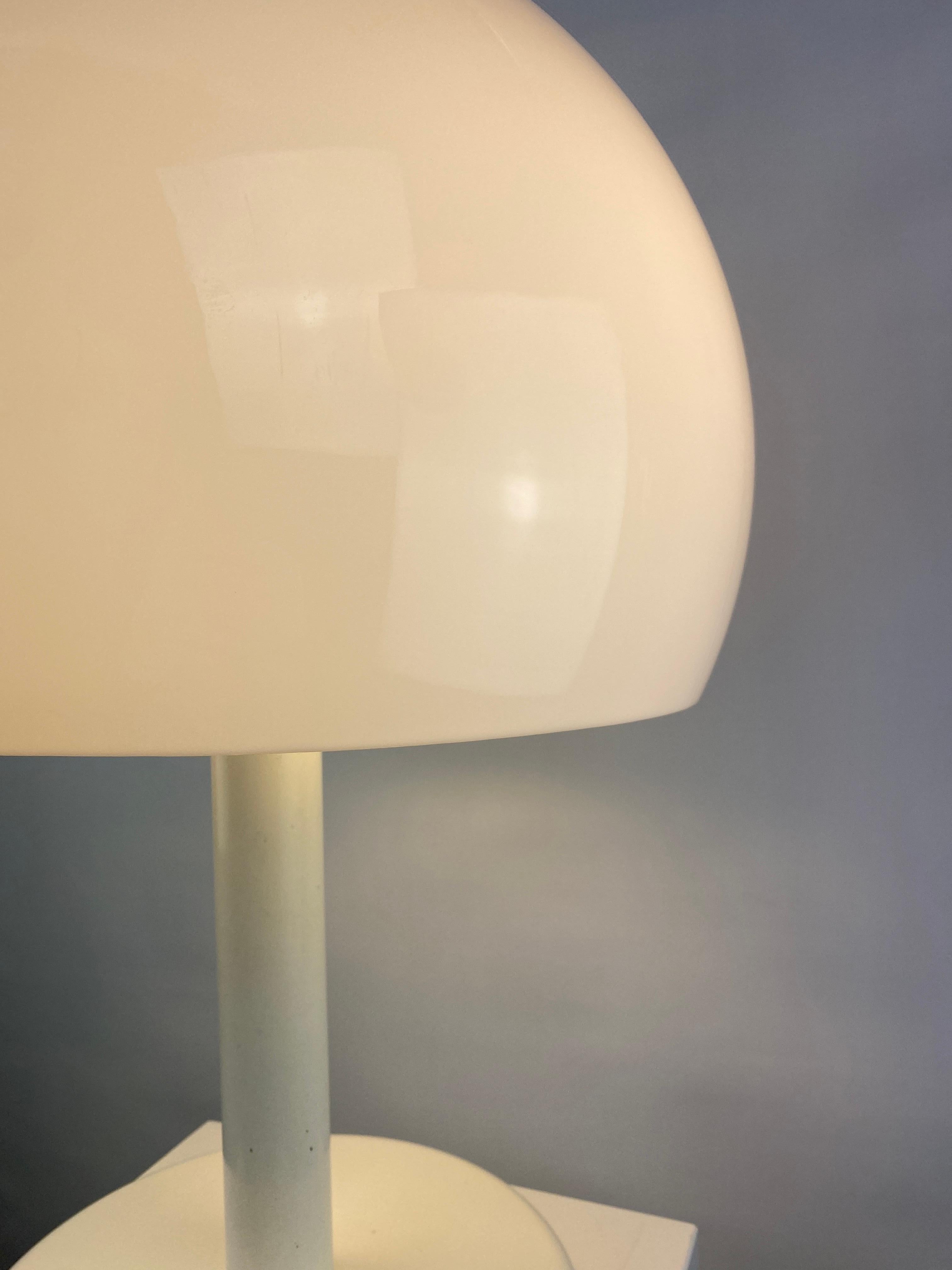 Large mid-century fully white acrylic mushroom table lamp XL, 1970 For Sale 6
