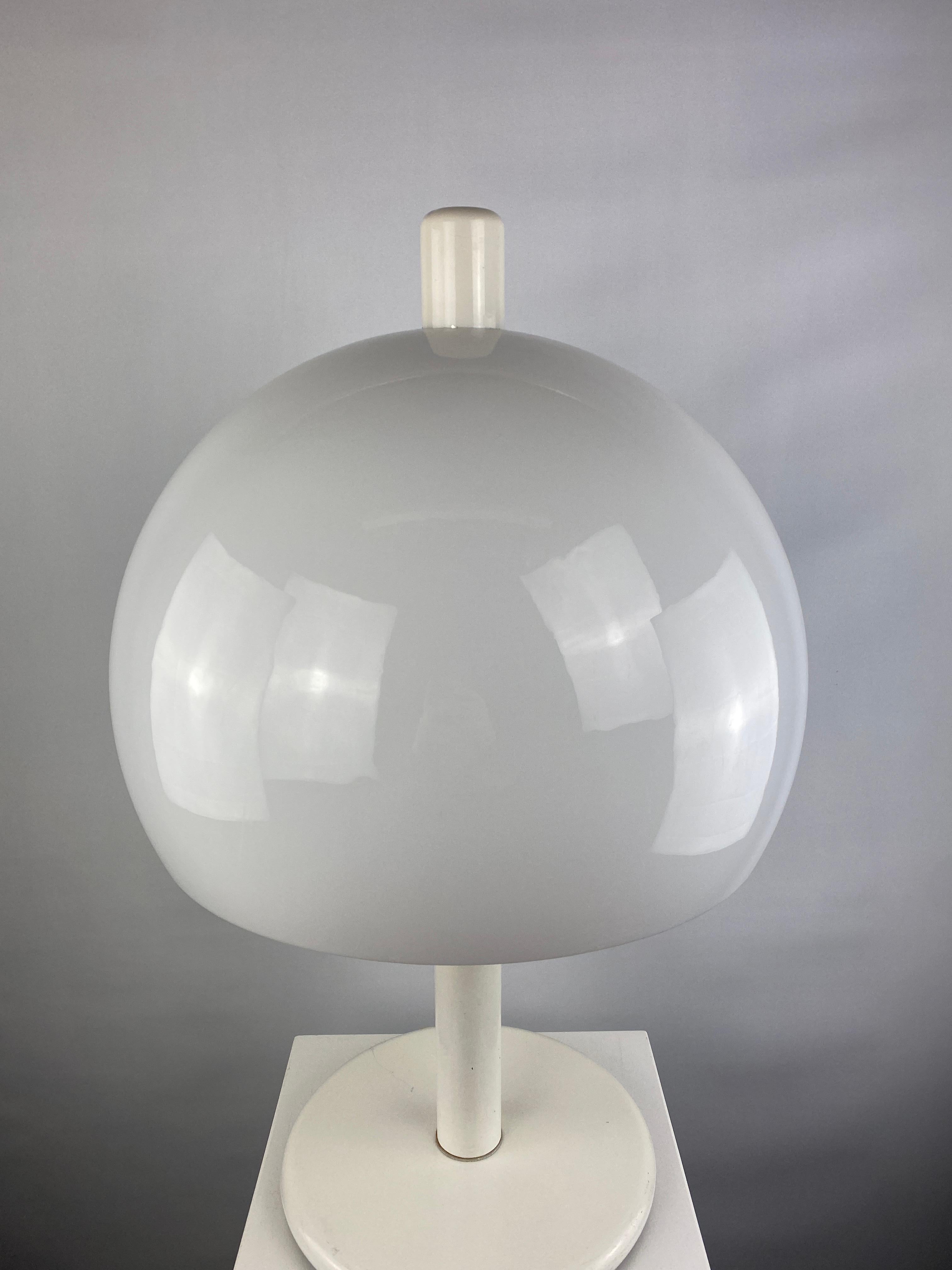 Large mid-century fully white acrylic mushroom table lamp XL, 1970 For Sale 10