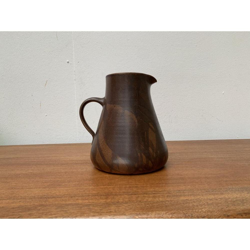 Grande vaso di metà secolo in Studio Pottery tedesco di Heinz Theo Dietz, anni '60, in ottime condizioni. Progettato tra il 1960 e il 1969 Questo pezzo ha un marchio di attribuzione.

Informazioni aggiuntive:
Materiali: Ceramica
Colore: