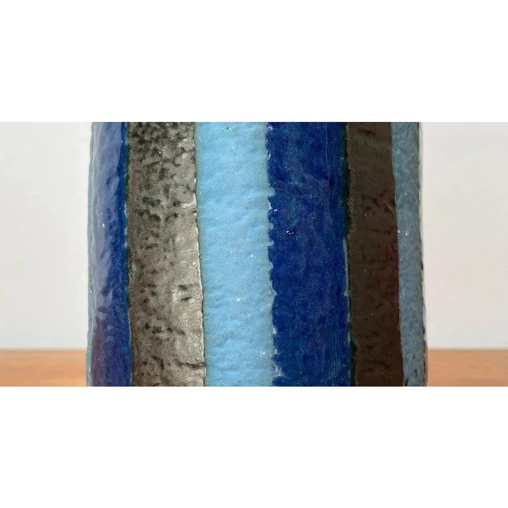 Grande vaso di metà secolo in Studio Pottery tedesco di Carstens Tönnieshof, anni '60, in ottime condizioni. Progettato tra il 1960 e il 1969 Questo pezzo ha un marchio di attribuzione.

Informazioni aggiuntive:
Materiale: Ceramica
Colore: