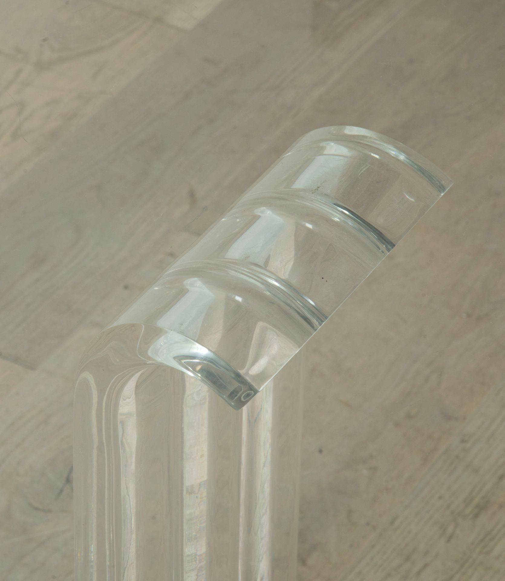 Grande table à manger du milieu du siècle dernier en verre et plexiglas en vente 5