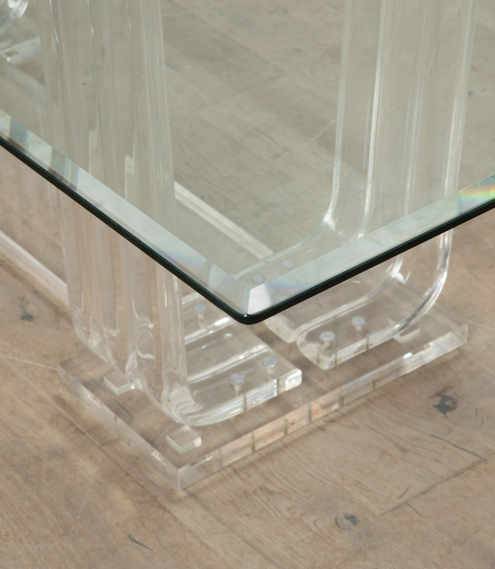 Grande table à manger du milieu du siècle dernier en verre et plexiglas Bon état - En vente à Gloucestershire, GB